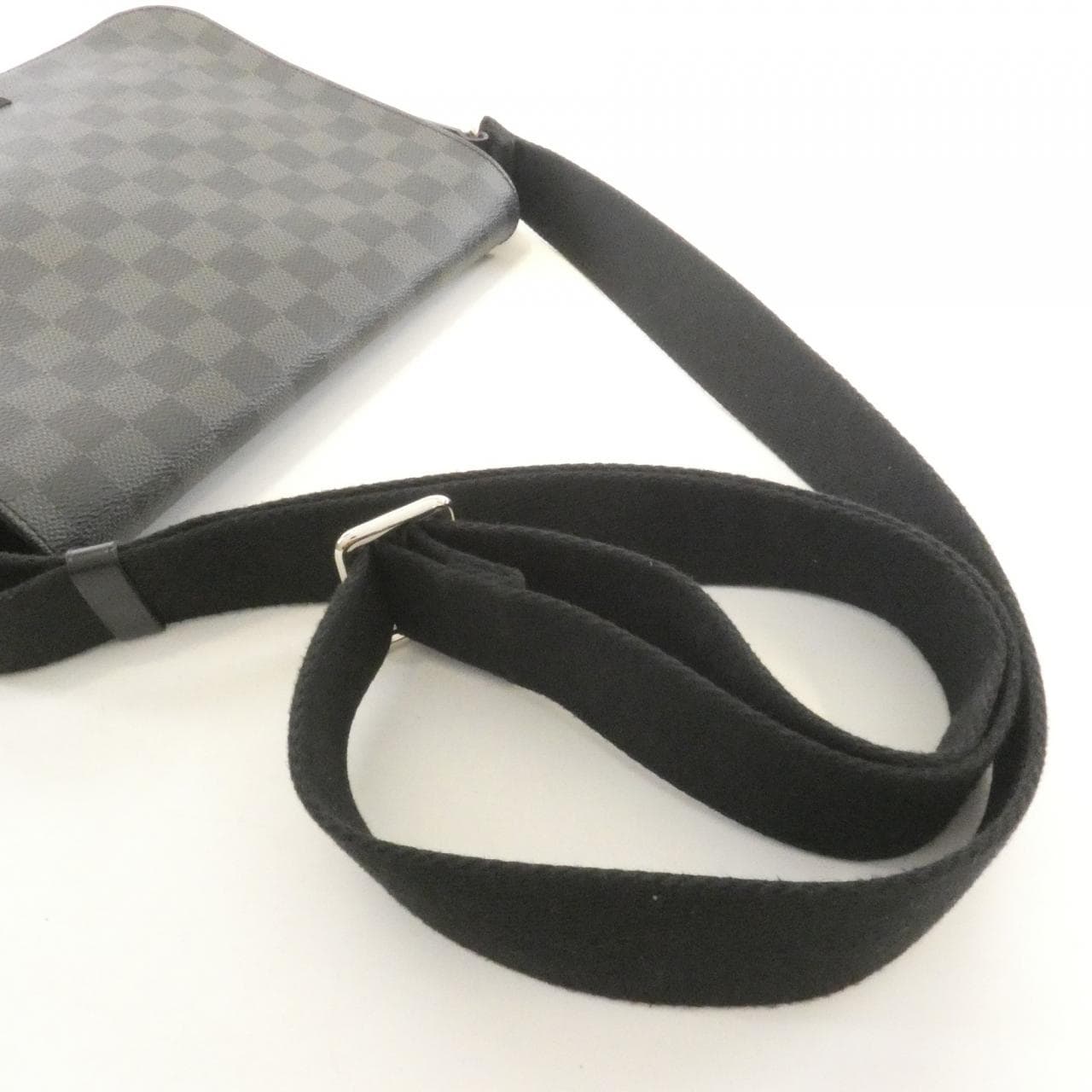 LOUIS VUITTON District N41260 Shoulder Damier 4