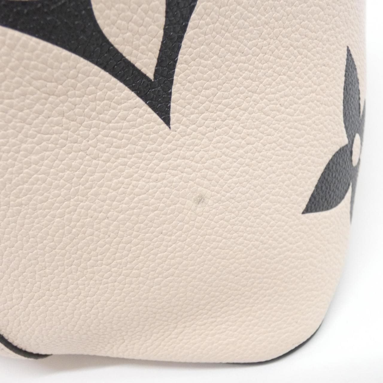 LOUIS VUITTON M56889 肩背包 4