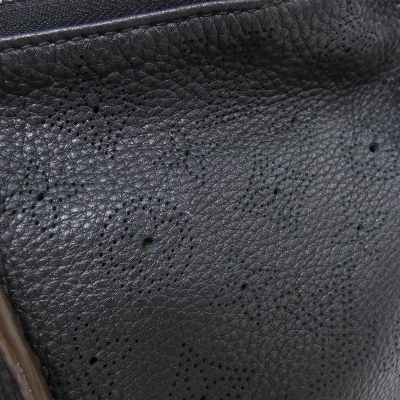 LOUIS VUITTON Mahina M94314 Shoulder 3