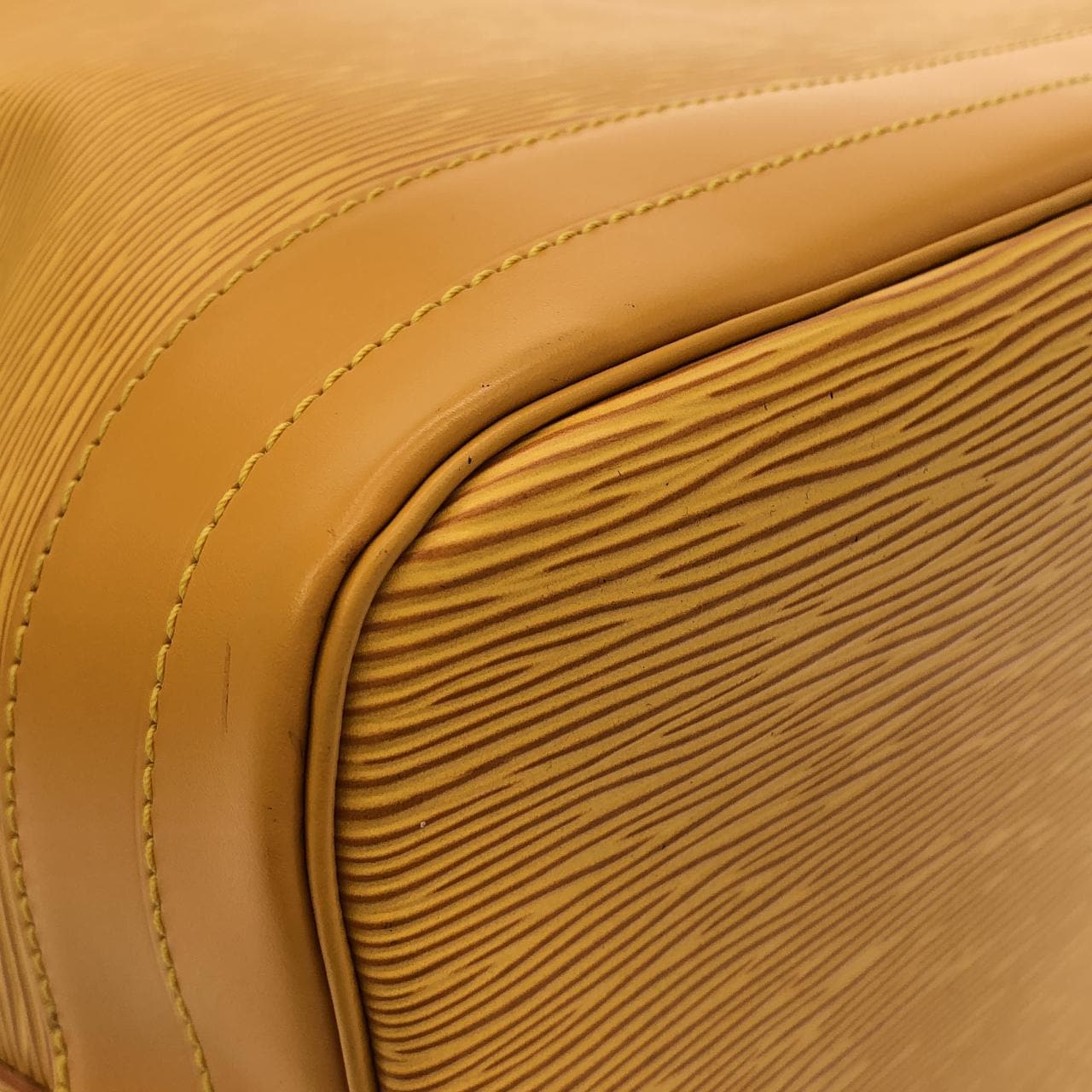 LOUIS VUITTON M44009 肩背包 Epi 3
