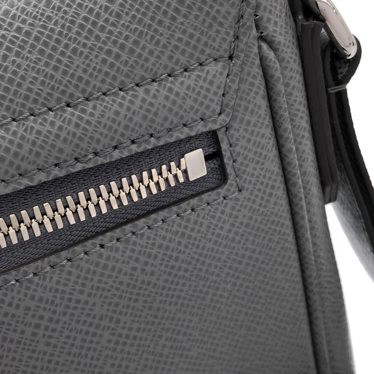 LOUIS VUITTON District M30851 Shoulder 4