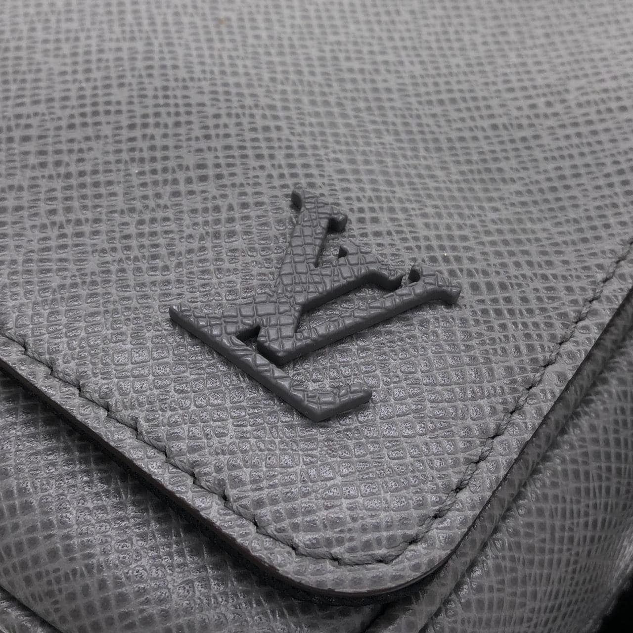LOUIS VUITTON District M30851 Shoulder 5