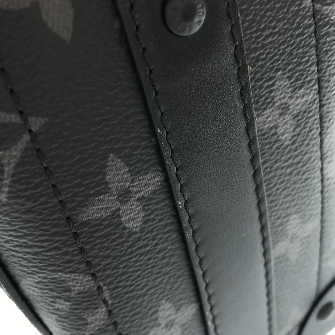 LOUIS VUITTON Eclipse M11744 肩背包 Monogram 5
