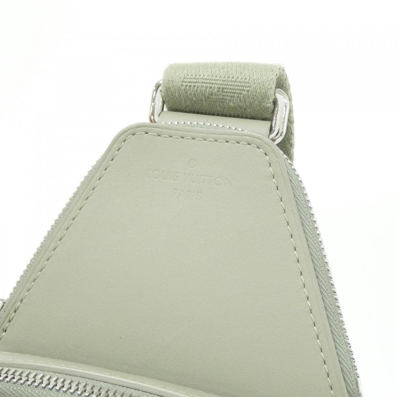 LOUIS VUITTON Avenue M11702 肩背包 Monogram 4