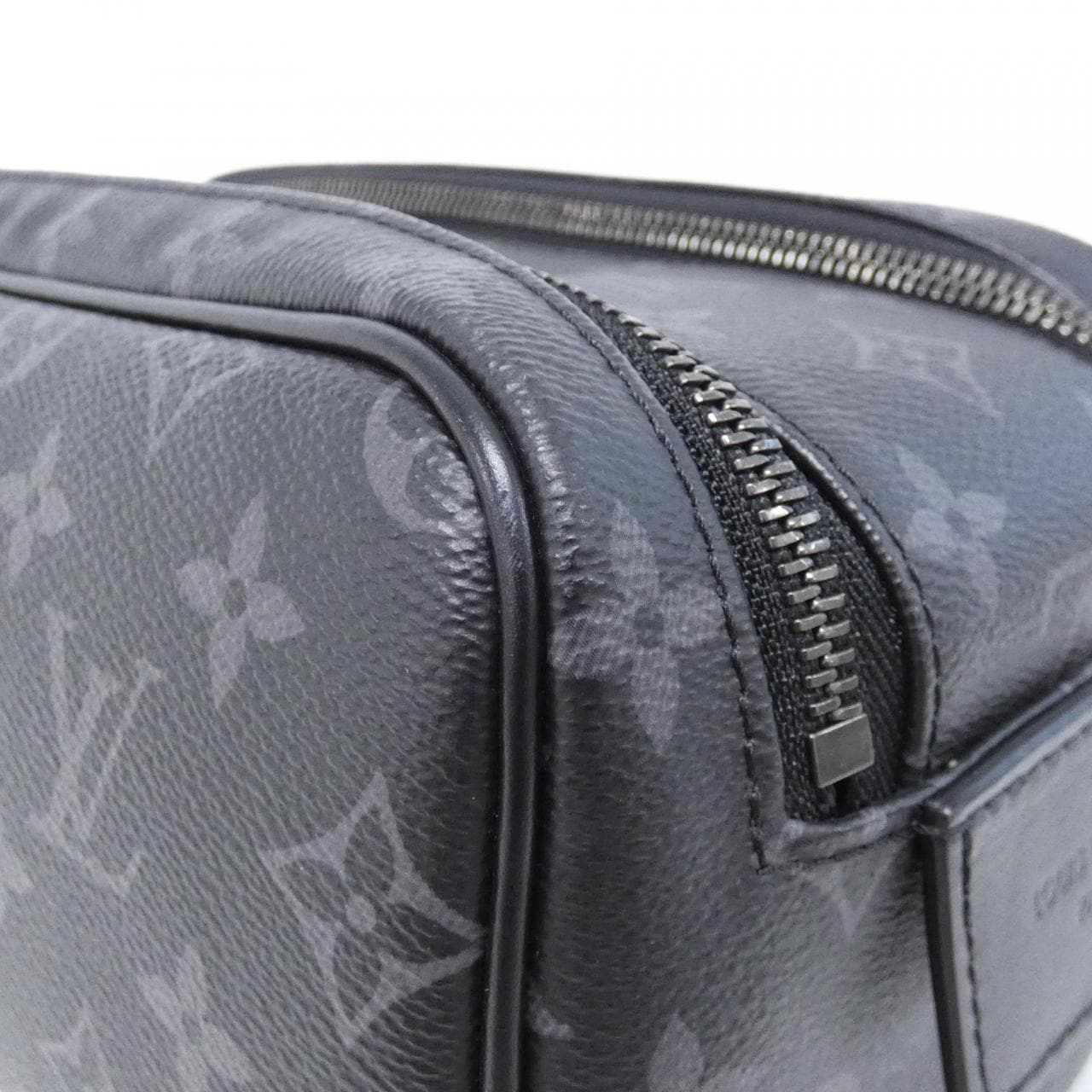 LOUIS VUITTON Eclipse M46354 Pouch Monogram 3