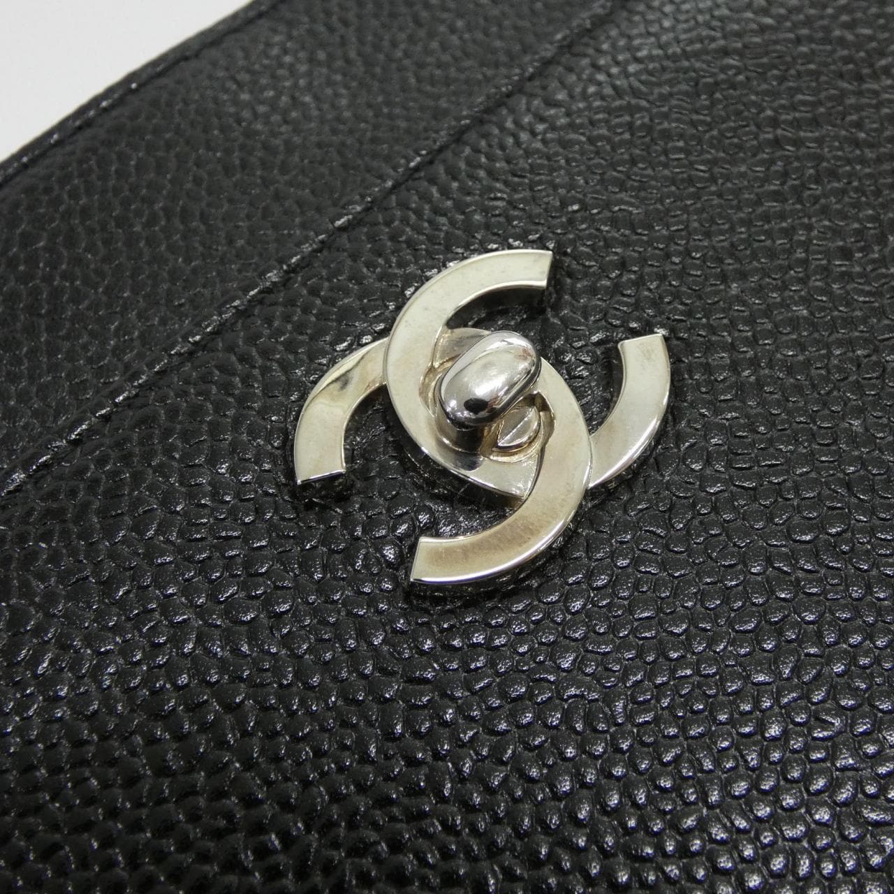 CHANEL 肩背包 魚子醬皮 4