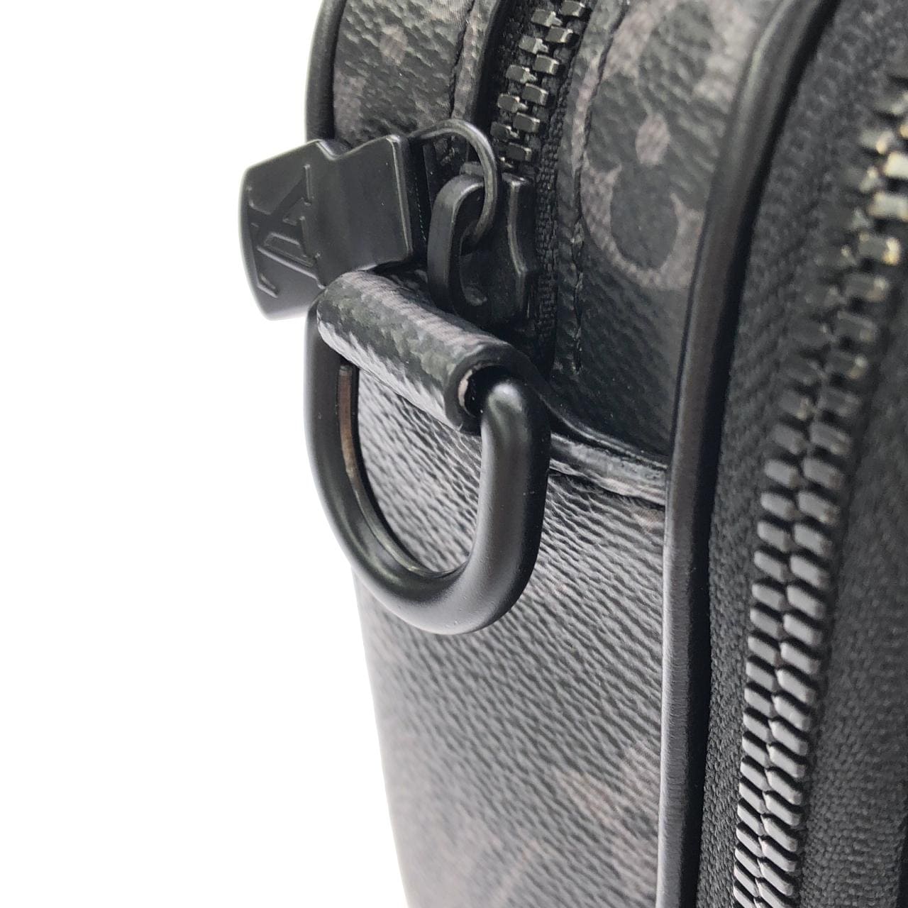 LOUIS VUITTON Eclipse M46955 Shoulder Monogram 4