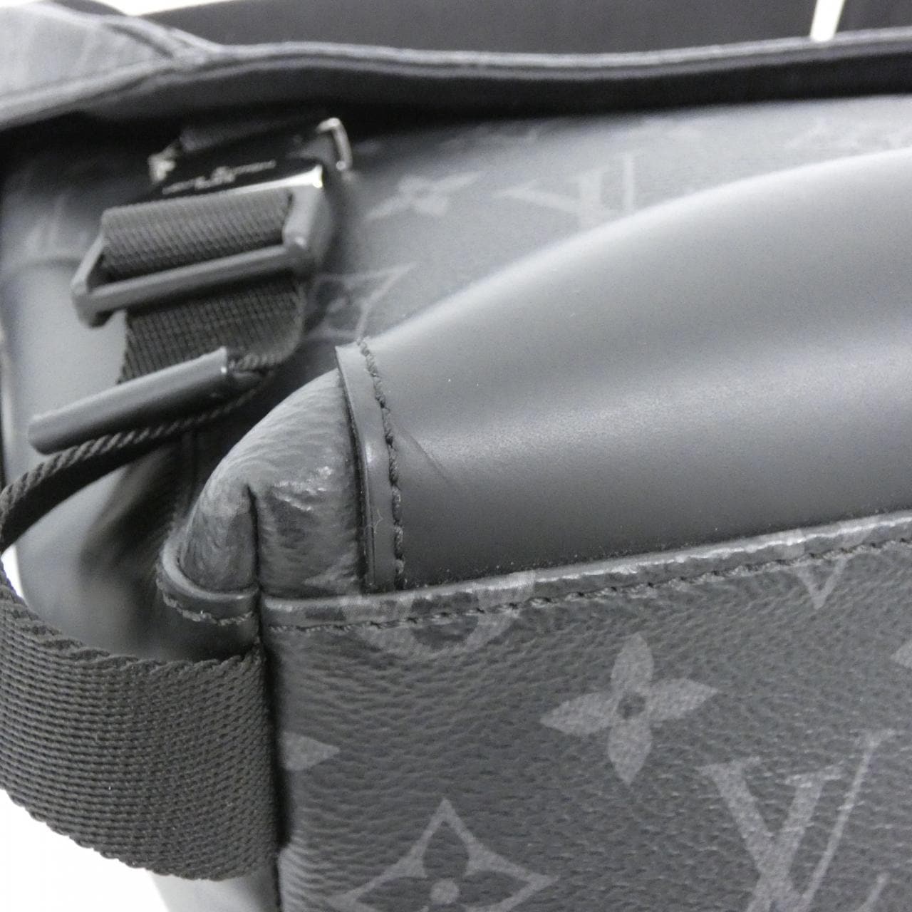 LOUIS VUITTON Eclipse M40511 Shoulder Monogram 4