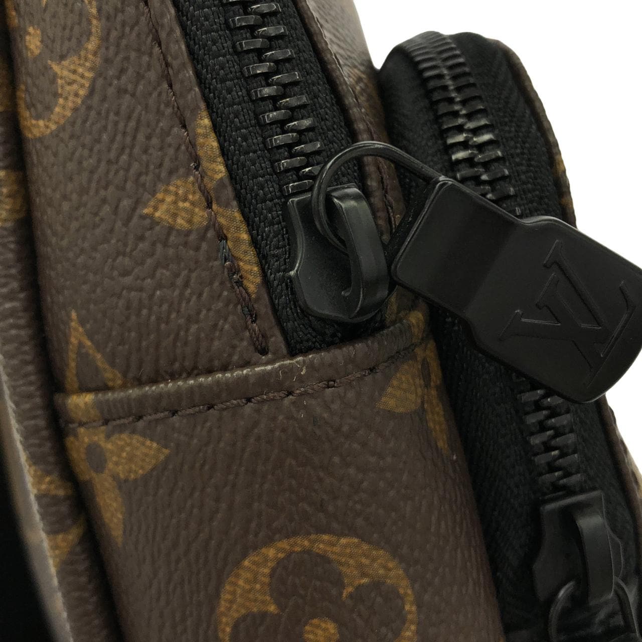 LOUIS VUITTON Avenue M45897 Shoulder Monogram 4