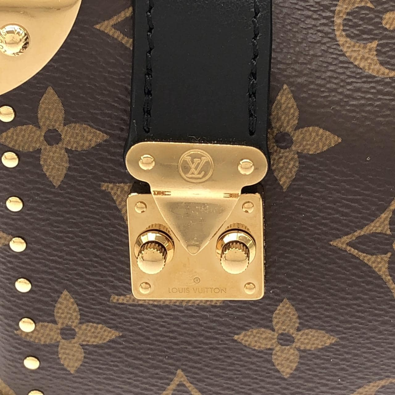LOUIS VUITTON M13147 肩背包 Monogram 4