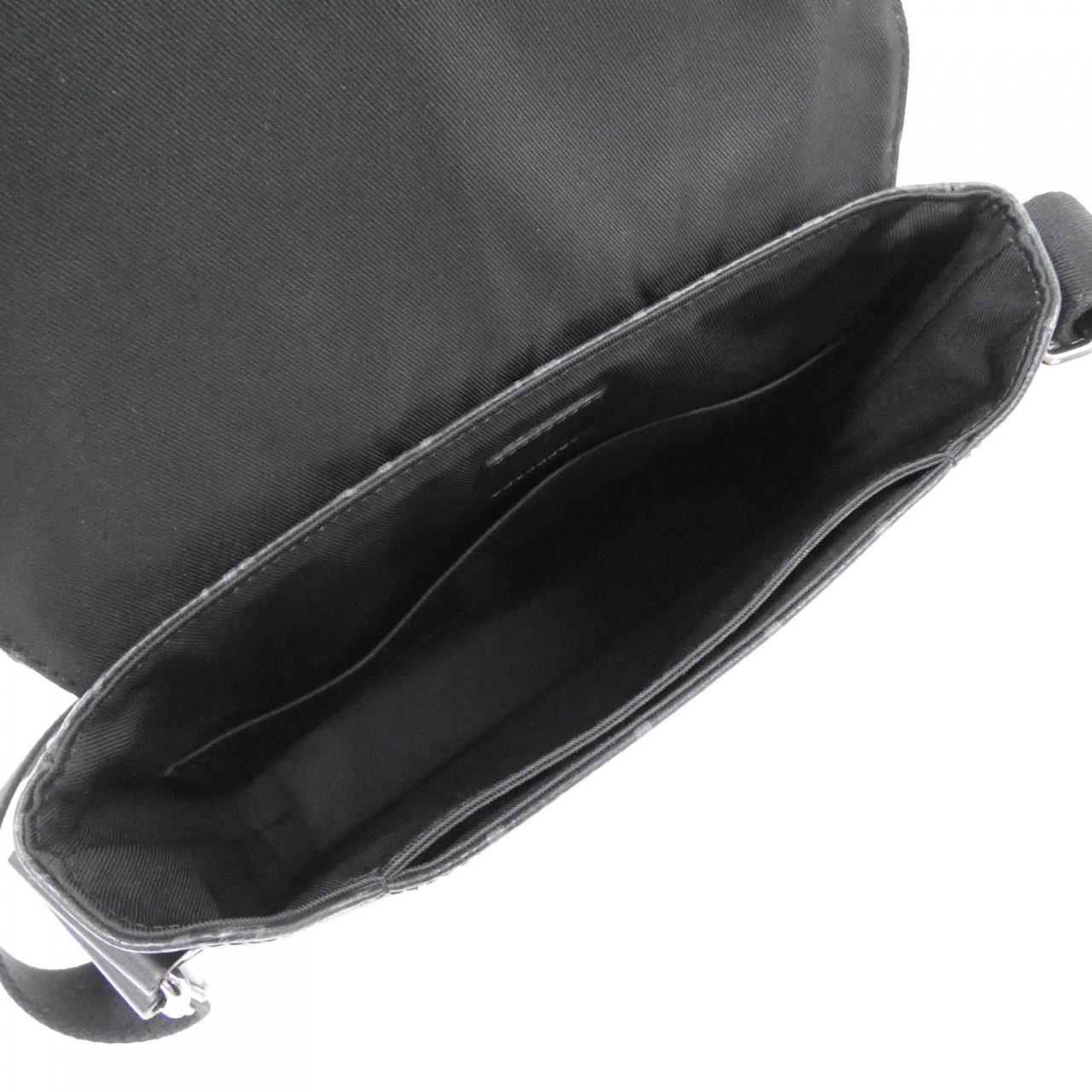 LOUIS VUITTON District M44000 Shoulder Monogram 8