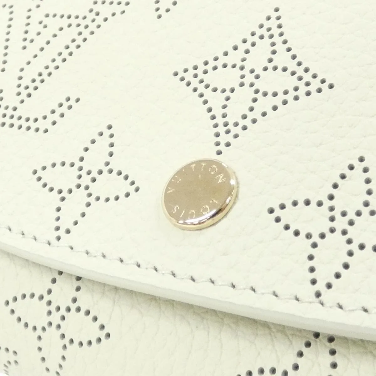 LOUIS VUITTON Mahina M28068 Wallet