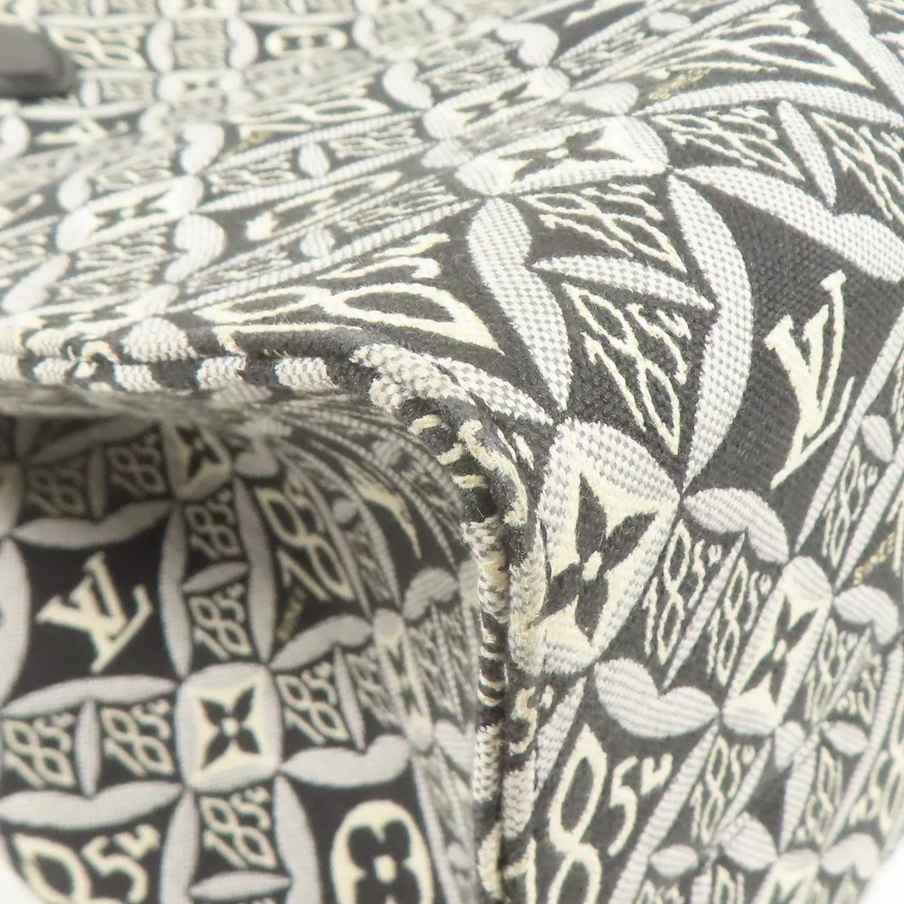 LOUIS VUITTON OnTheGo M57207 兩用包 帆布 白色 / 黑色 / Grey/White/Black 帆布 中古品A - 縮圖 11