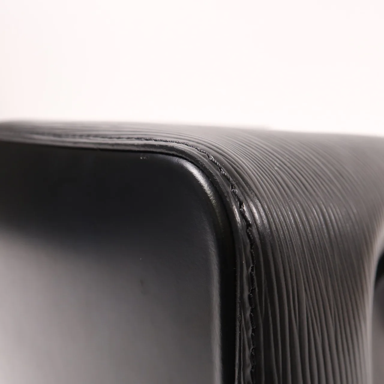 LOUIS VUITTON NeoNoe M52853 兩用包 牛皮 黑色 / 紅色 / Black/Navy 牛皮 中古品A - 縮圖 10