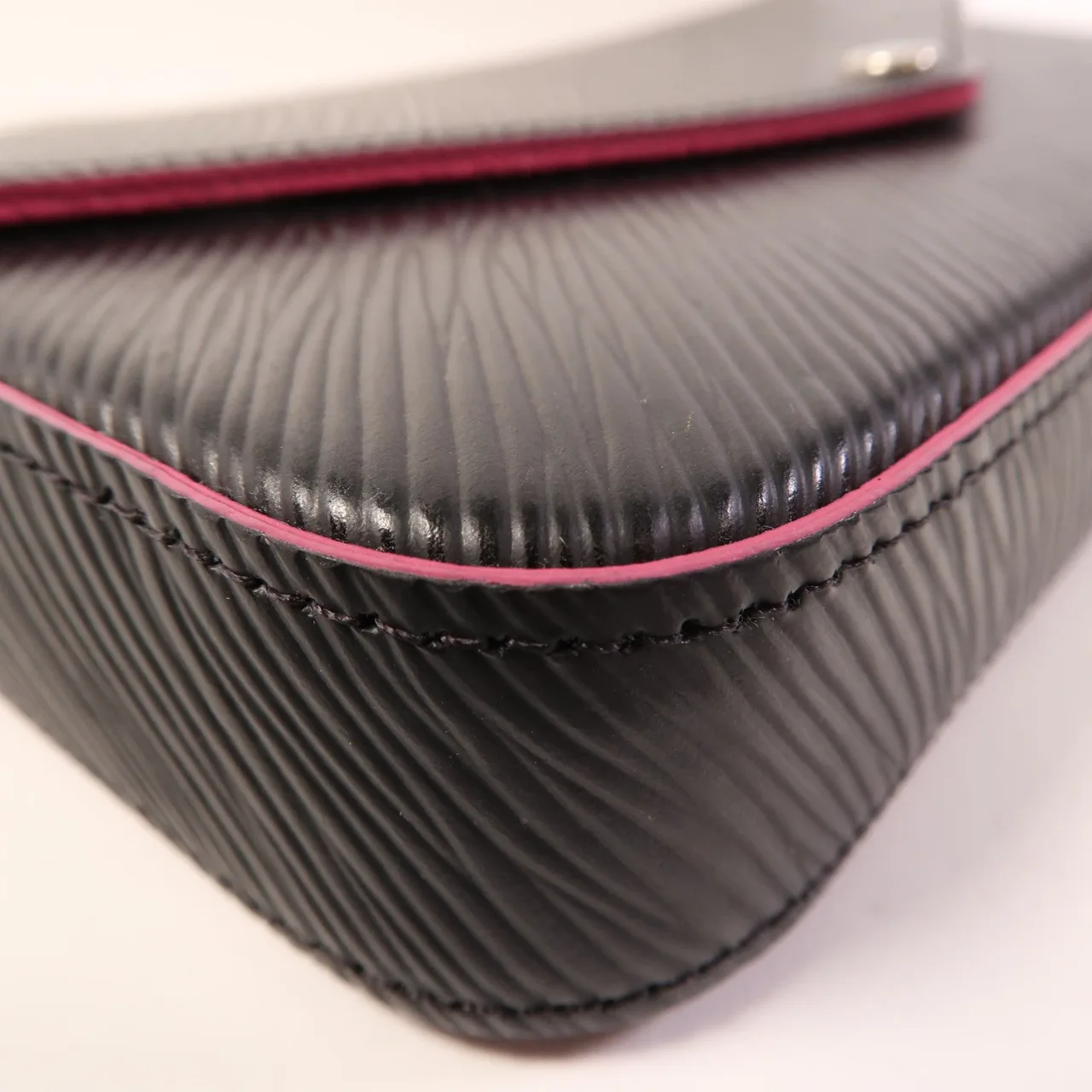 LOUIS VUITTON M64579 肩背包 牛皮 黑色 / 粉色 / Black 牛皮 中古品A - 縮圖 10