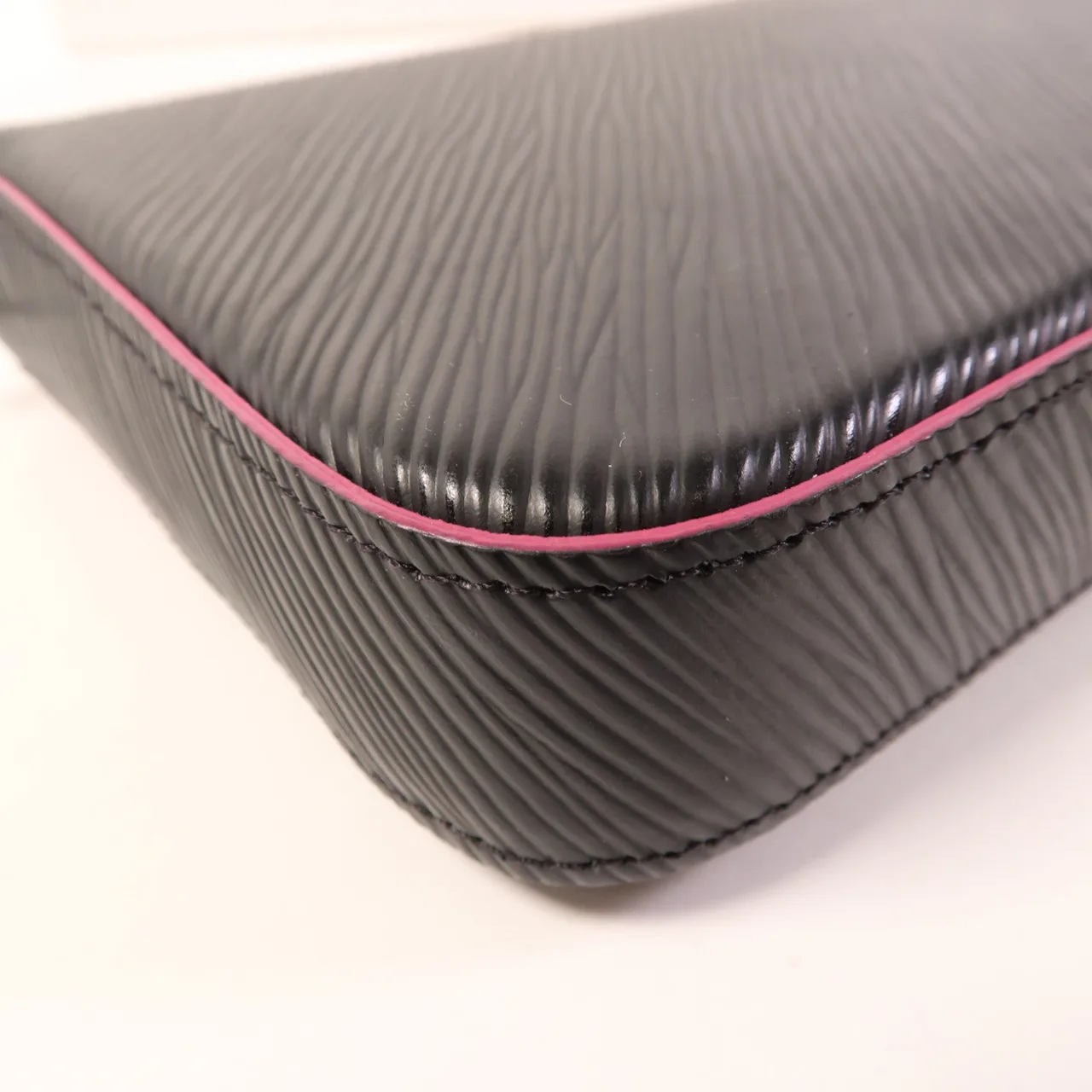 LOUIS VUITTON M64579 肩背包 牛皮 黑色 / 粉色 / Black 牛皮 中古品A - 縮圖 12