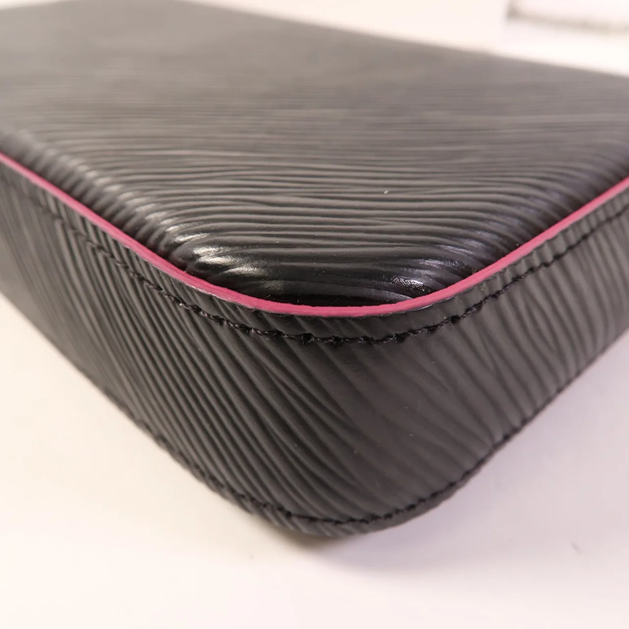 LOUIS VUITTON M64579 肩背包 牛皮 黑色 / 粉色 / Black 牛皮 中古品A - 縮圖 13