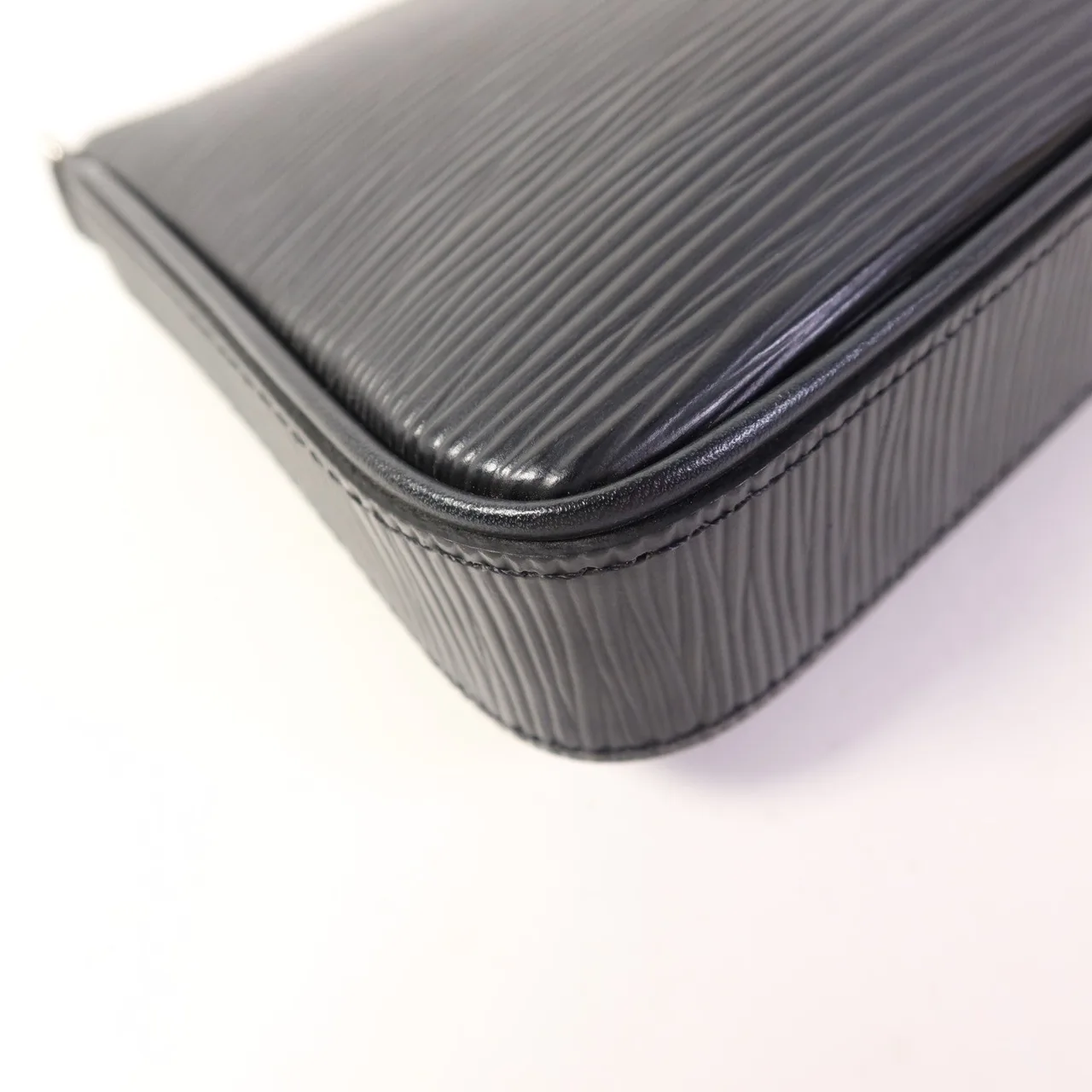 LOUIS VUITTON Easy Pouch M81070 兩用包 牛皮 黑色 / Black 牛皮 中古品A - 縮圖 16