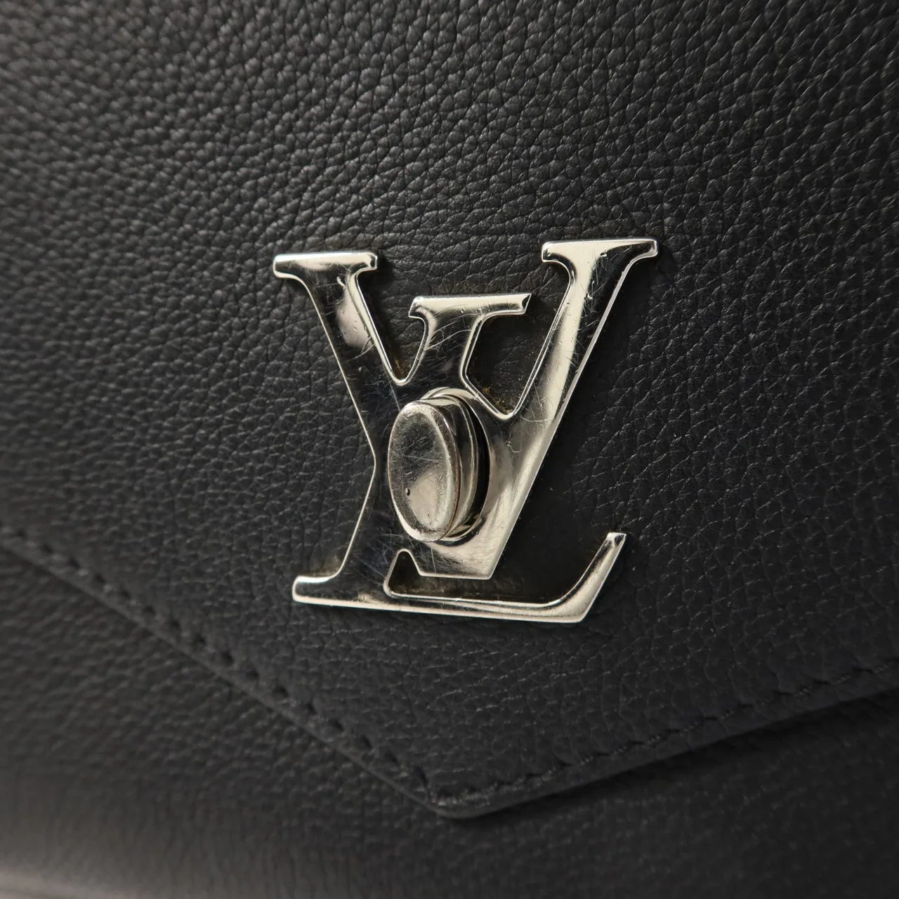 LOUIS VUITTON Lock Me M51418 肩背包 牛皮 黑色 / Black 牛皮 中古品B - 縮圖 11