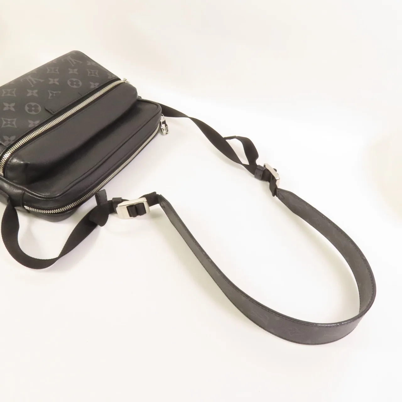 LOUIS VUITTON Outdoor Messenger M30233 Shoulder Bag Coated Canvas 黑色 / Black Coated Canvas Rank A - Thumbnail 5