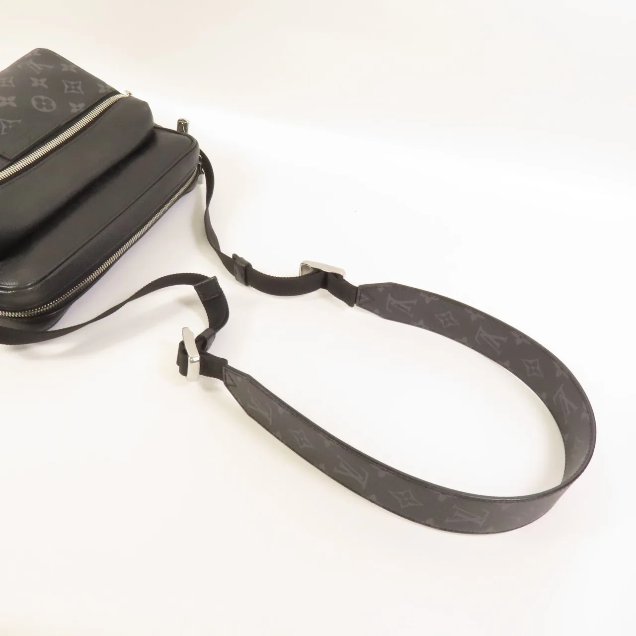 LOUIS VUITTON Outdoor Messenger M30233 Shoulder Bag Coated Canvas 黑色 / Black Coated Canvas Rank A - Thumbnail 5