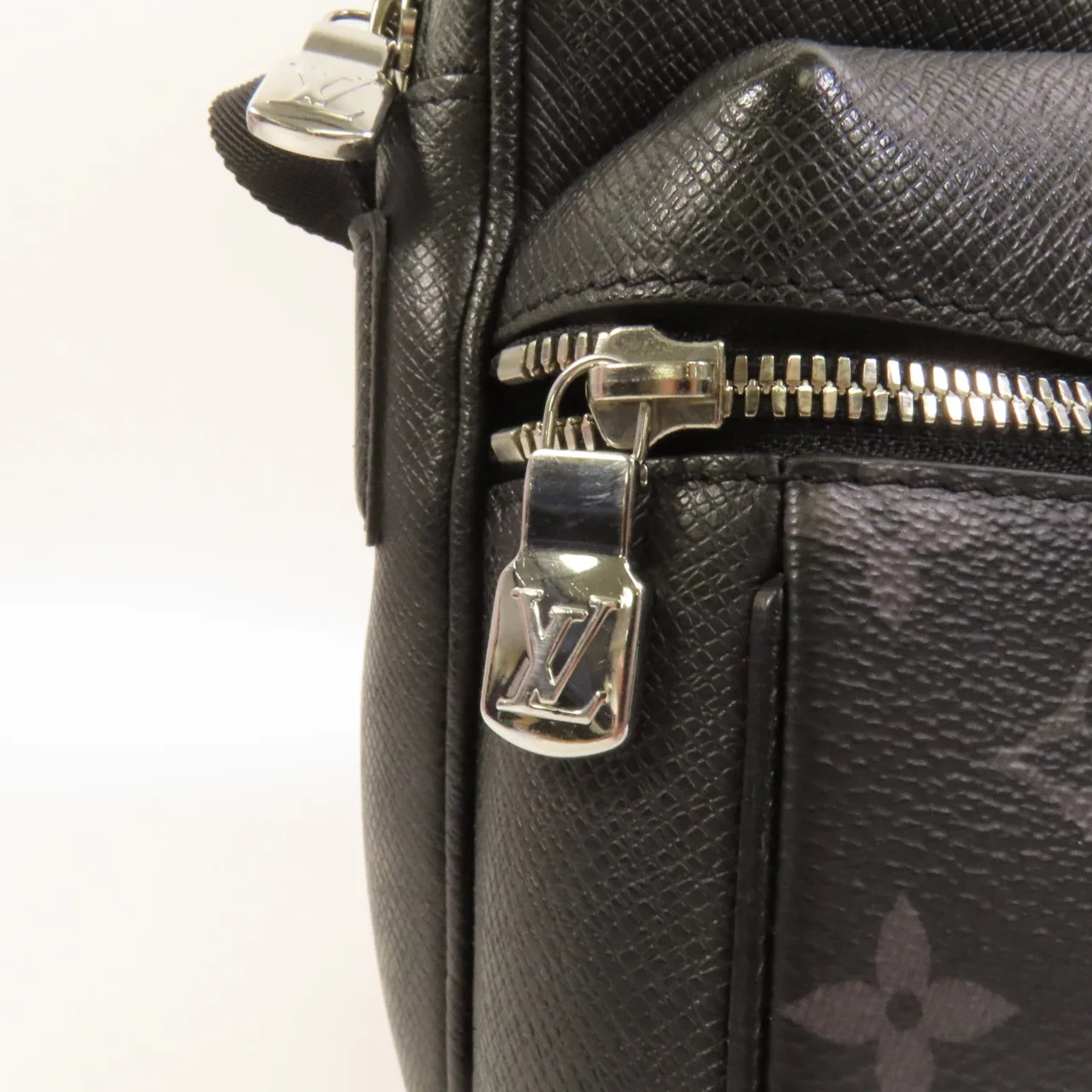 LOUIS VUITTON Outdoor Messenger M30233 Shoulder Bag Coated Canvas 黑色 / Black Coated Canvas Rank A - Thumbnail 8