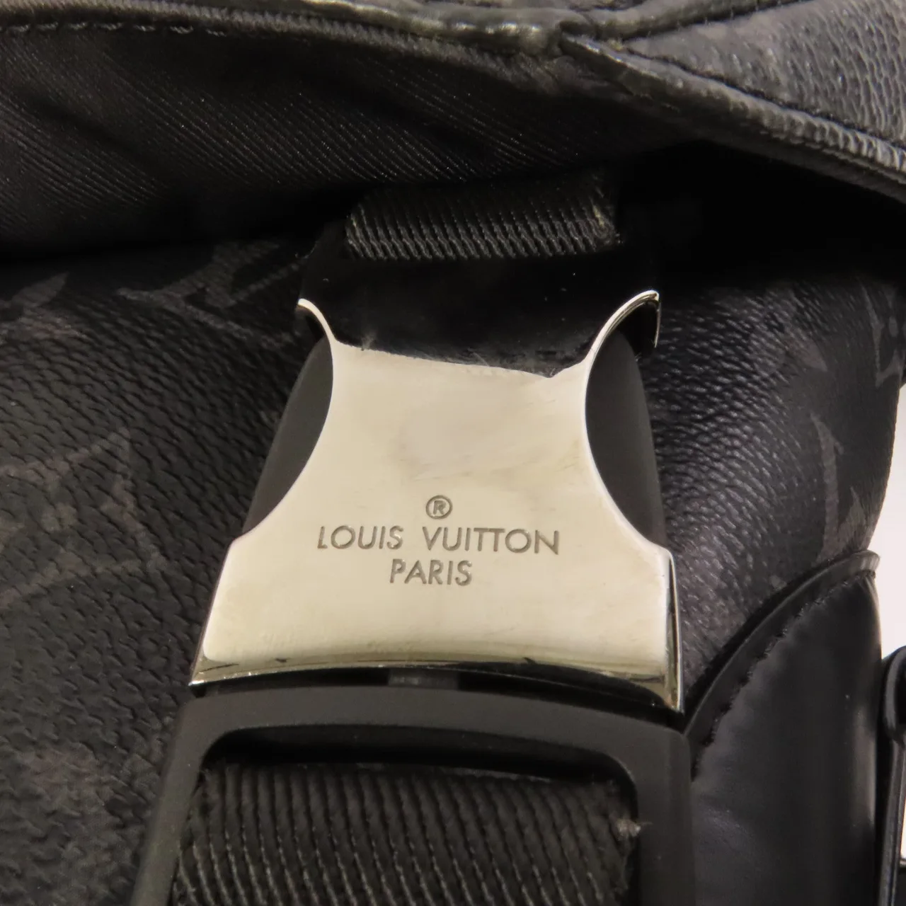 LOUIS VUITTON Outdoor Messenger M30233 肩背包 塗層帆布 黑色 / Black 塗層帆布 中古品A - 縮圖 6