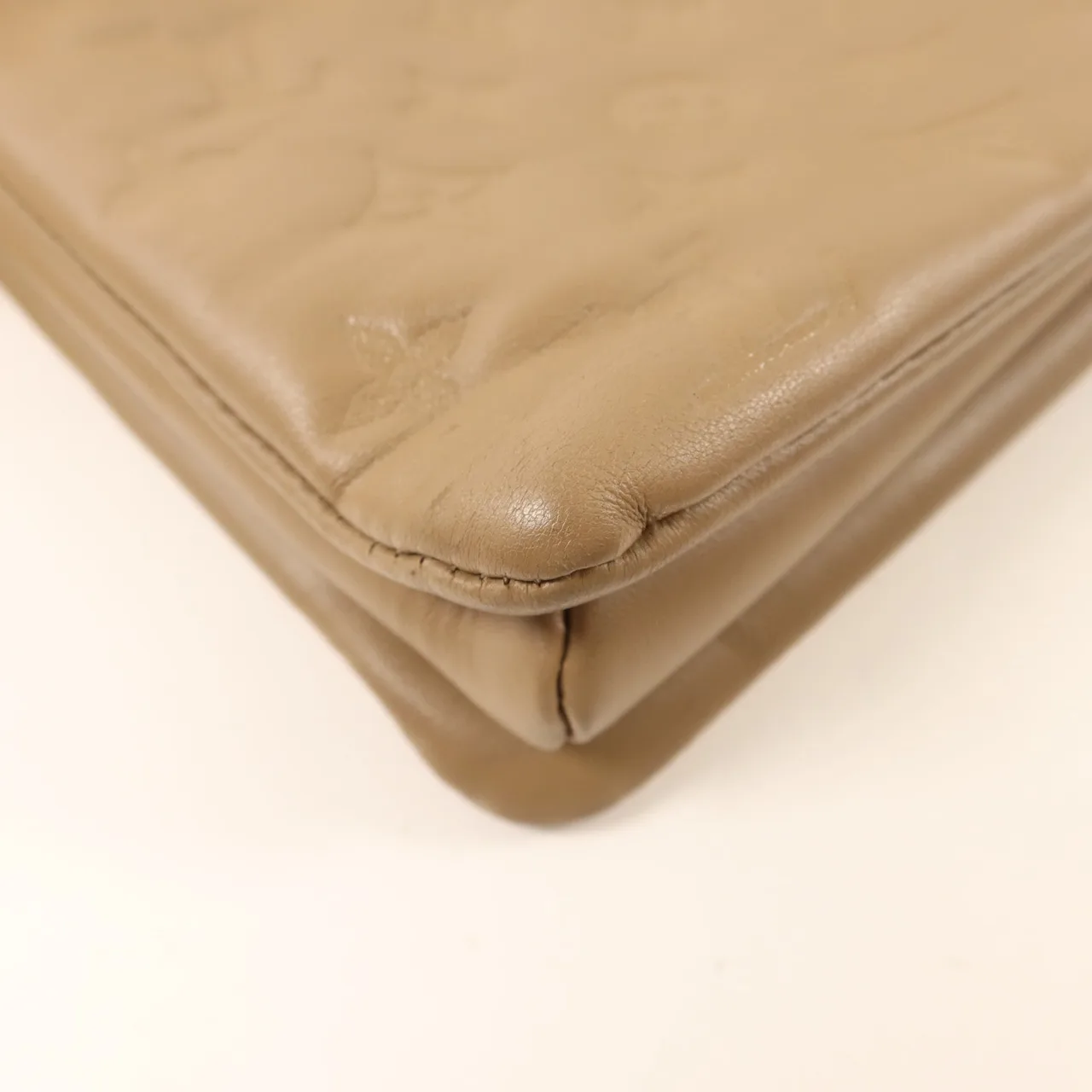 LOUIS VUITTON Coussin M21276 肩背包 羊皮 棕色 / Taupe 羊皮 中古品B - 縮圖 16