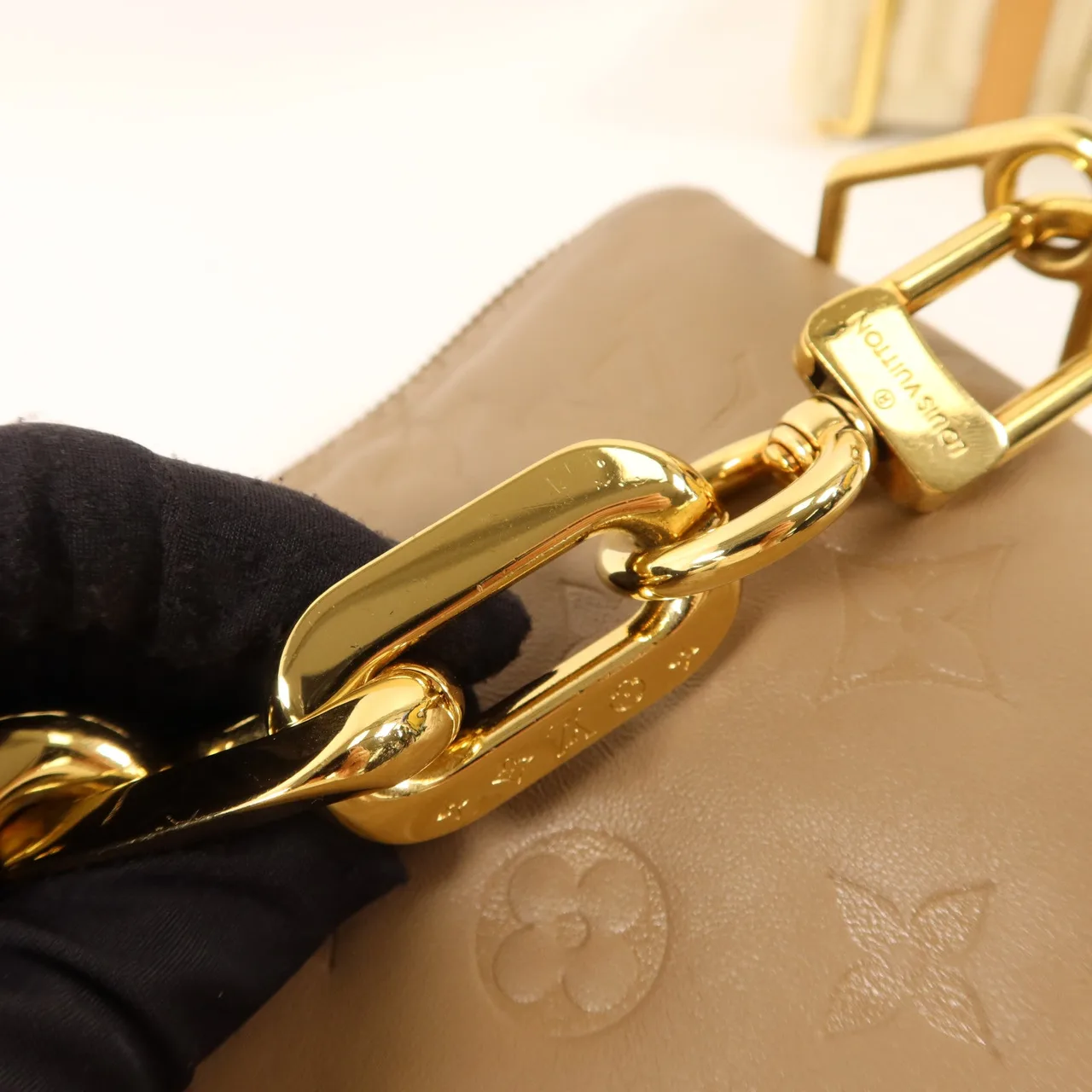 LOUIS VUITTON Coussin M21276 肩背包 羊皮 棕色 / Taupe 羊皮 中古品B - 縮圖 18