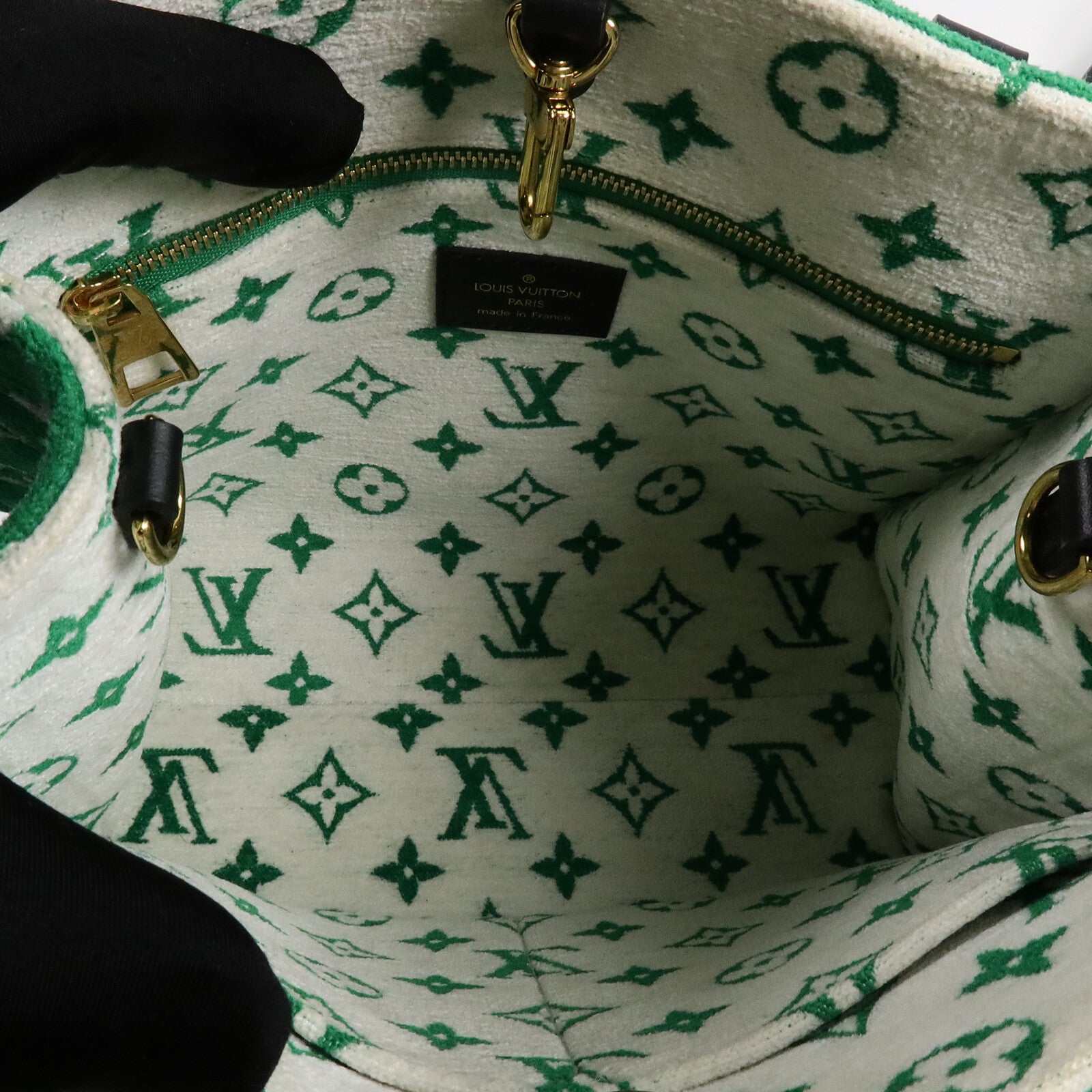 LOUIS VUITTON OnTheGo M46216 2-Way Bag x tufted velvet 5