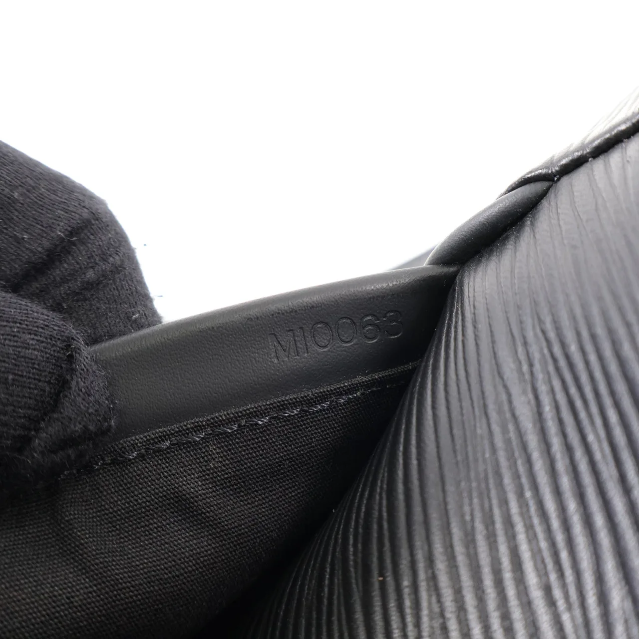 LOUIS VUITTON M58972 肩背包 牛皮 黑色 / Black 牛皮 中古品A - 縮圖 8