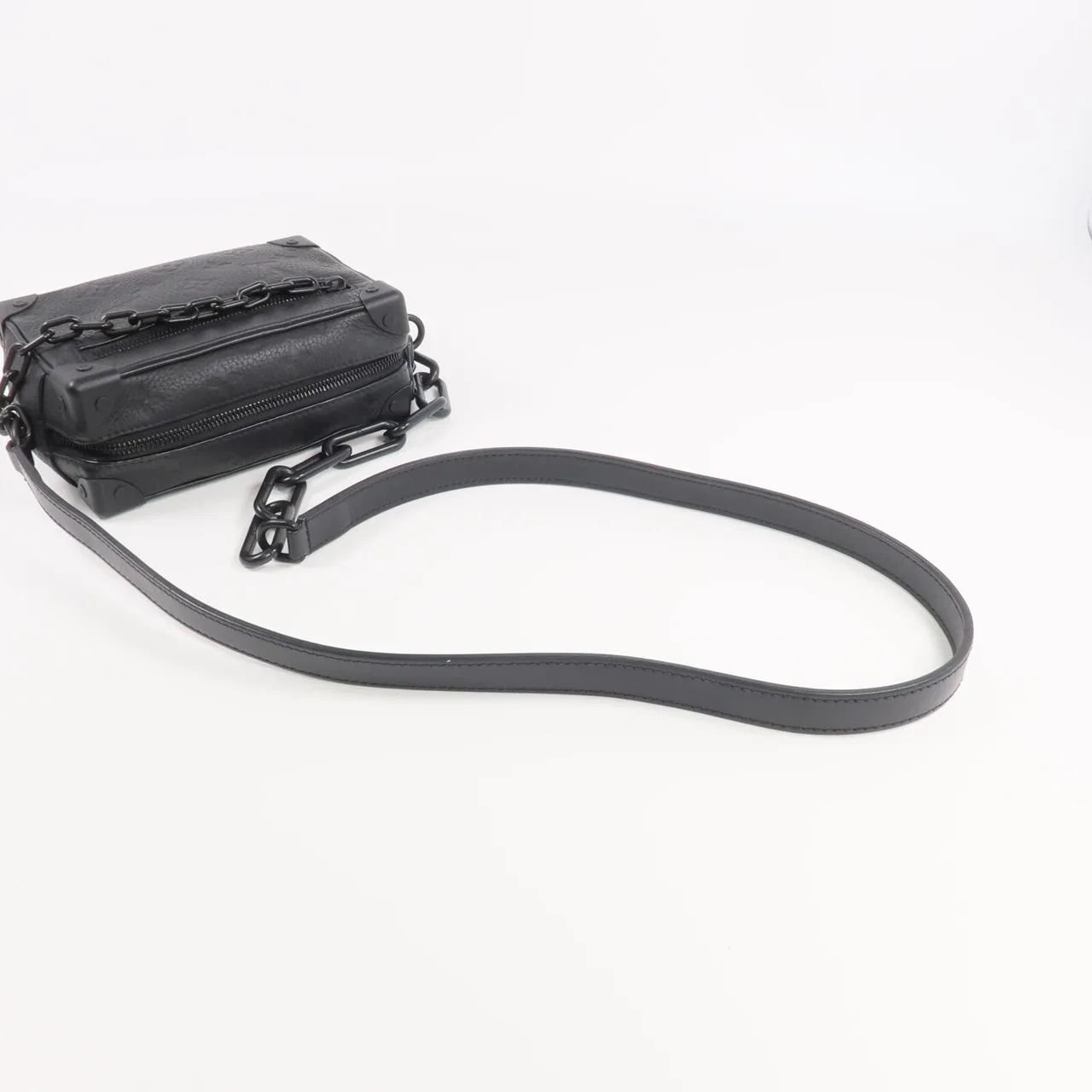 LOUIS VUITTON Soft Trunk M55702 Shoulder Bag Calfskin 黑色 Calfskin Rank A - Thumbnail 5