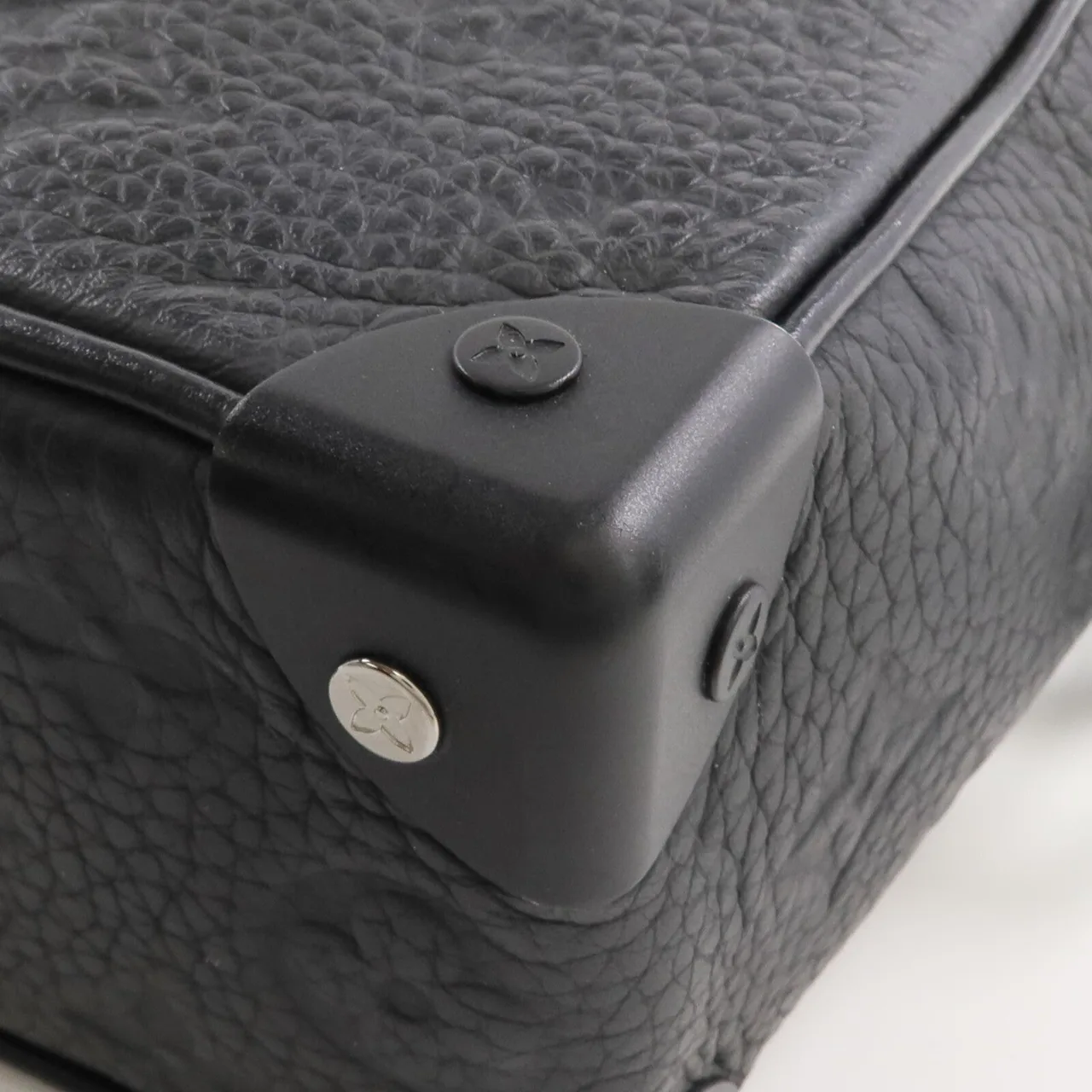 LOUIS VUITTON Soft Trunk M55702 Shoulder Bag Calfskin 黑色 Calfskin Rank A - Thumbnail 8