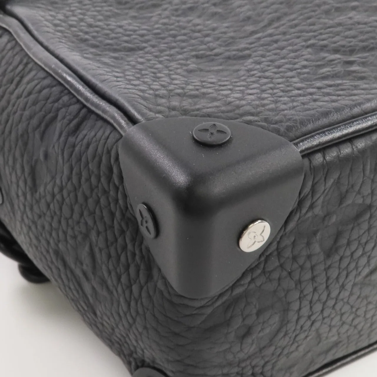 LOUIS VUITTON Soft Trunk M55702 Shoulder Bag Calfskin 黑色 Calfskin Rank A - Thumbnail 9