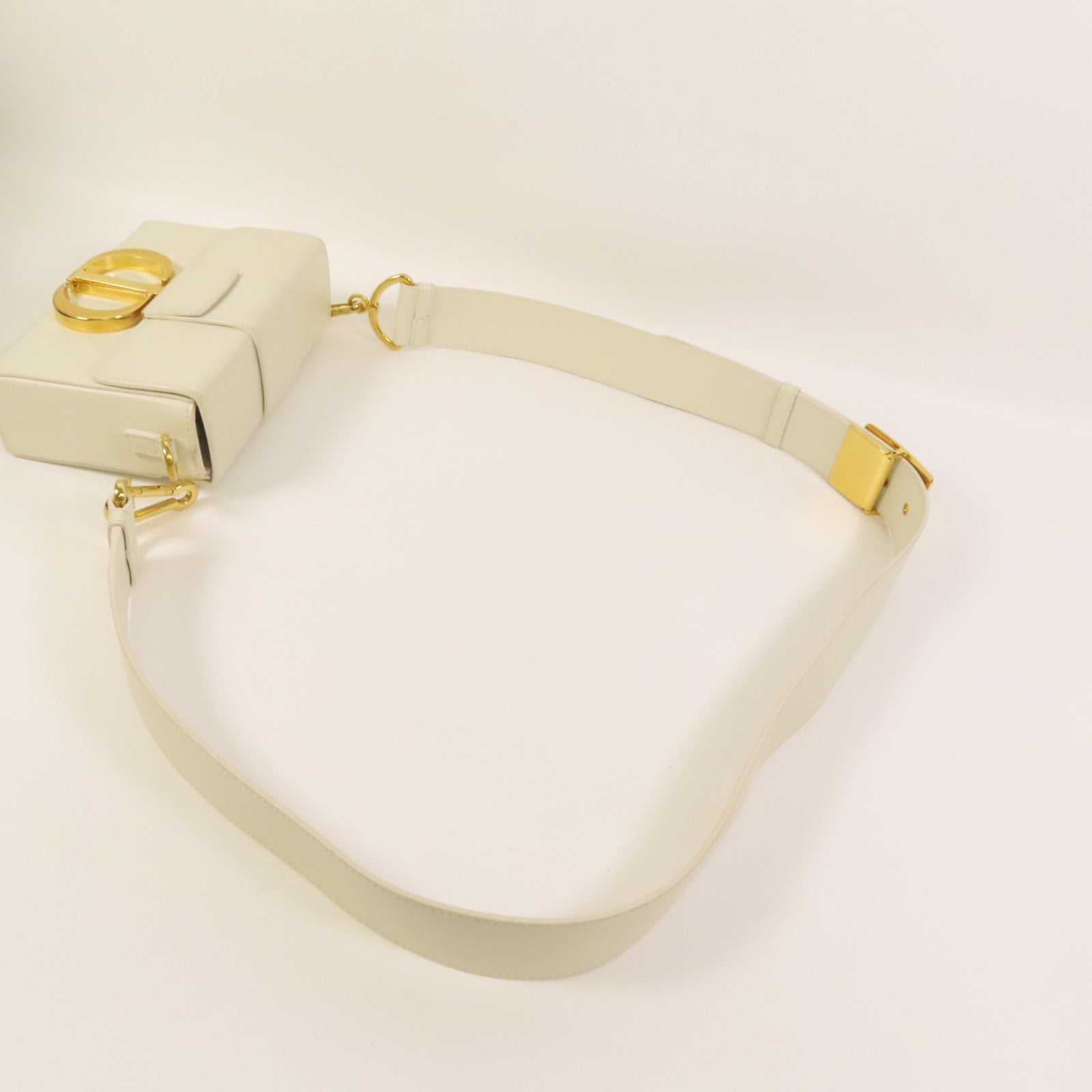 LOUIS VUITTON Montaigne M9204 Shoulder Bag Calfskin 5