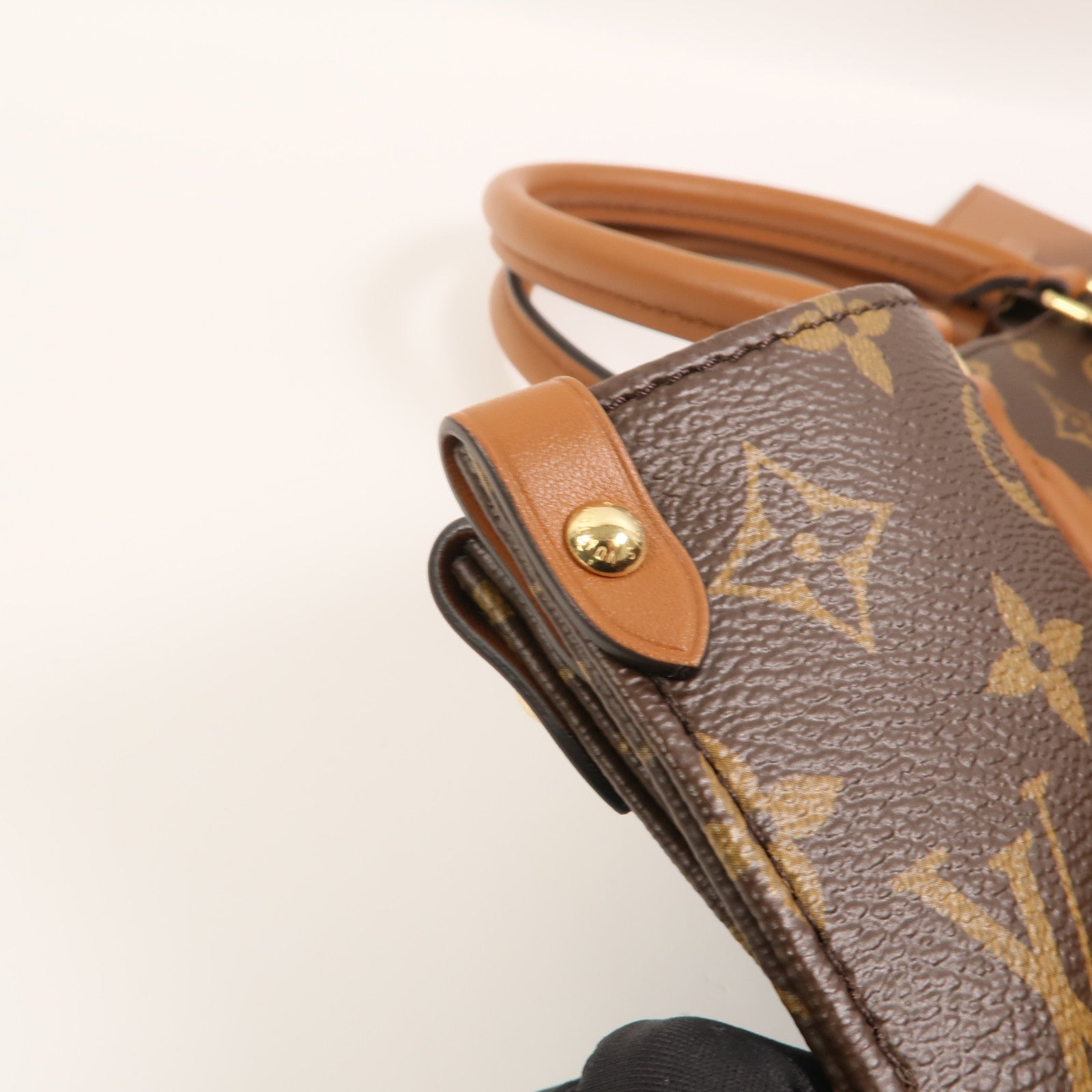 LOUIS VUITTON OnTheGo M14235 肩背包 塗層帆布 14