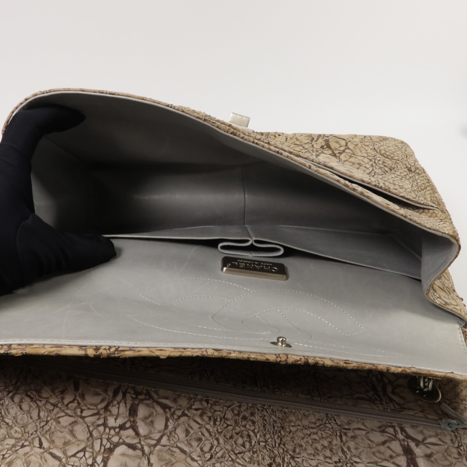 LOUIS VUITTON 肩背包 x Python 5
