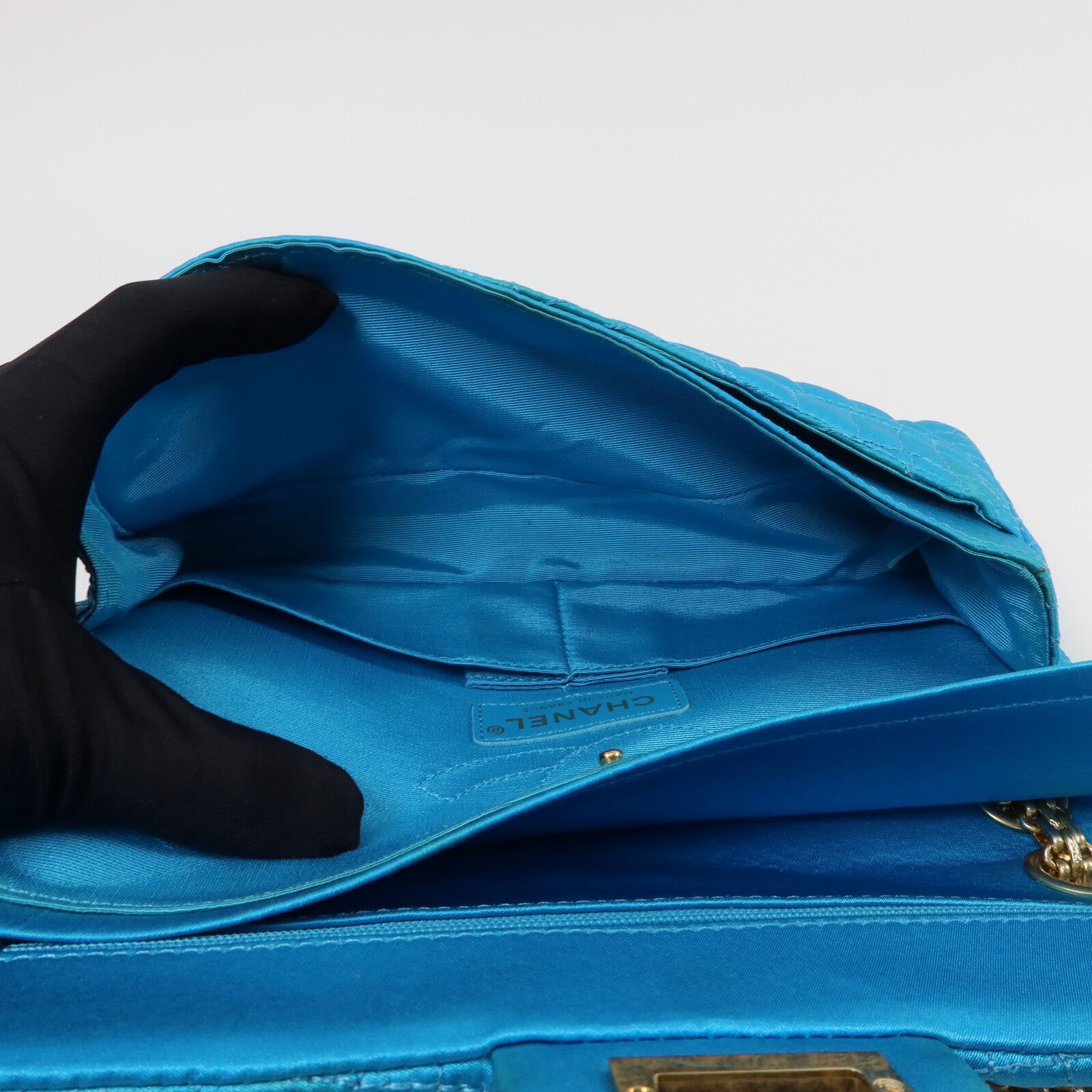 LOUIS VUITTON 肩背包 x Satin 5