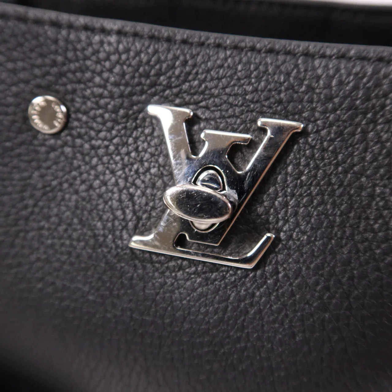 LOUIS VUITTON Lock Me M68709 Shoulder Bag Calfskin 黑色 Calfskin Rank A - Thumbnail 9