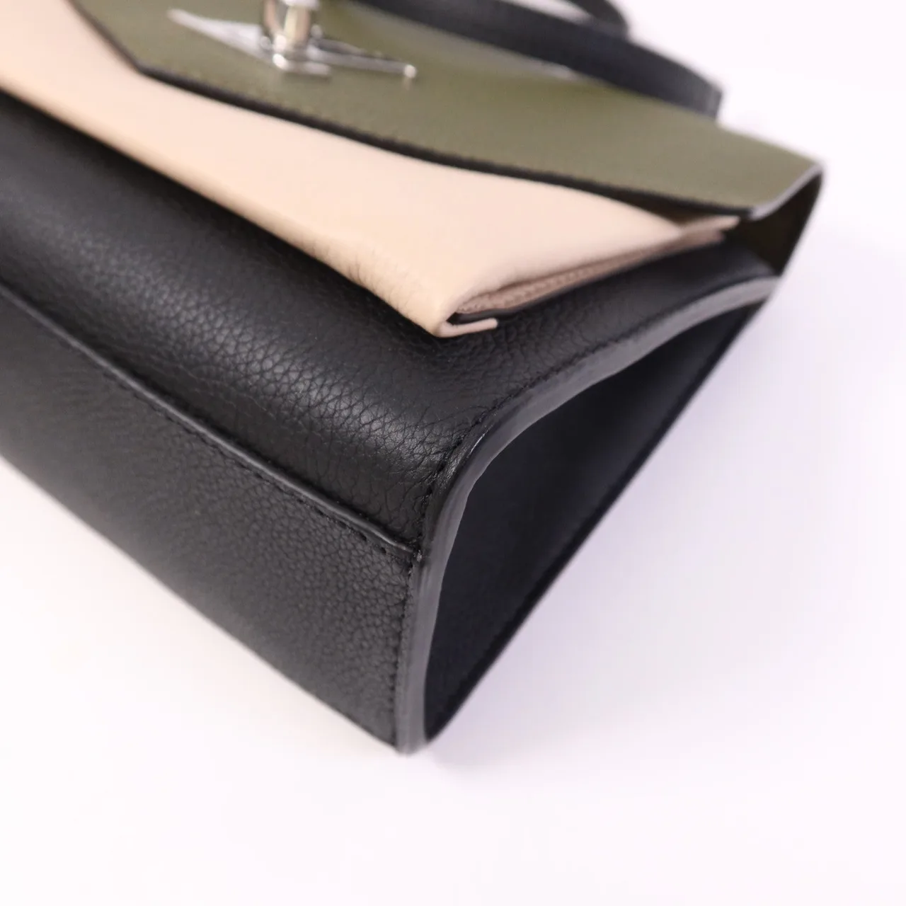 LOUIS VUITTON Lock Me M55522 Shoulder Bag Calfskin 綠色 Calfskin Rank A - Thumbnail 5