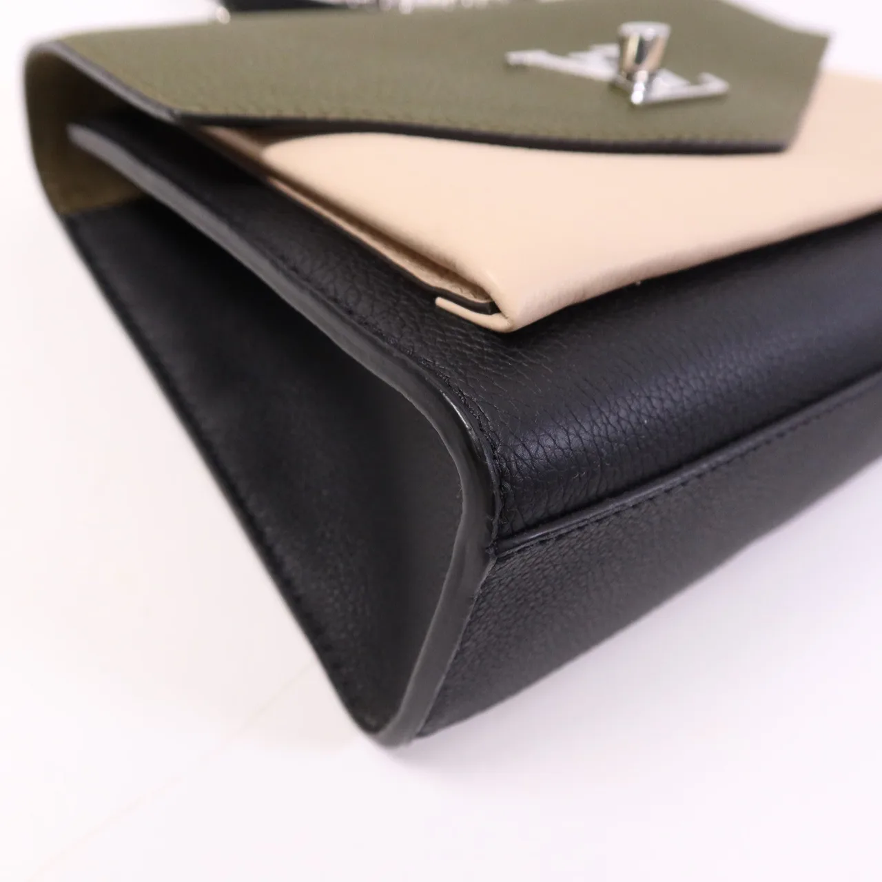 LOUIS VUITTON Lock Me M55522 Shoulder Bag Calfskin 綠色 Calfskin Rank A - Thumbnail 6