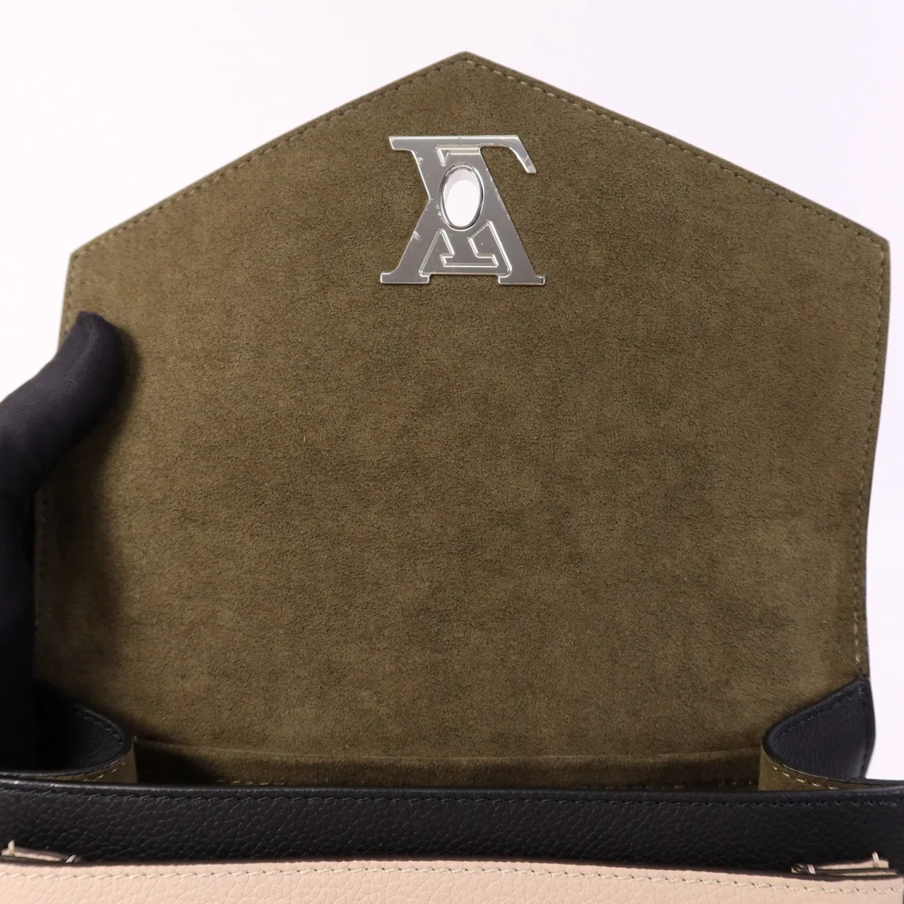 LOUIS VUITTON Lock Me M55522 Shoulder Bag Calfskin 綠色 Calfskin Rank A - Thumbnail 11