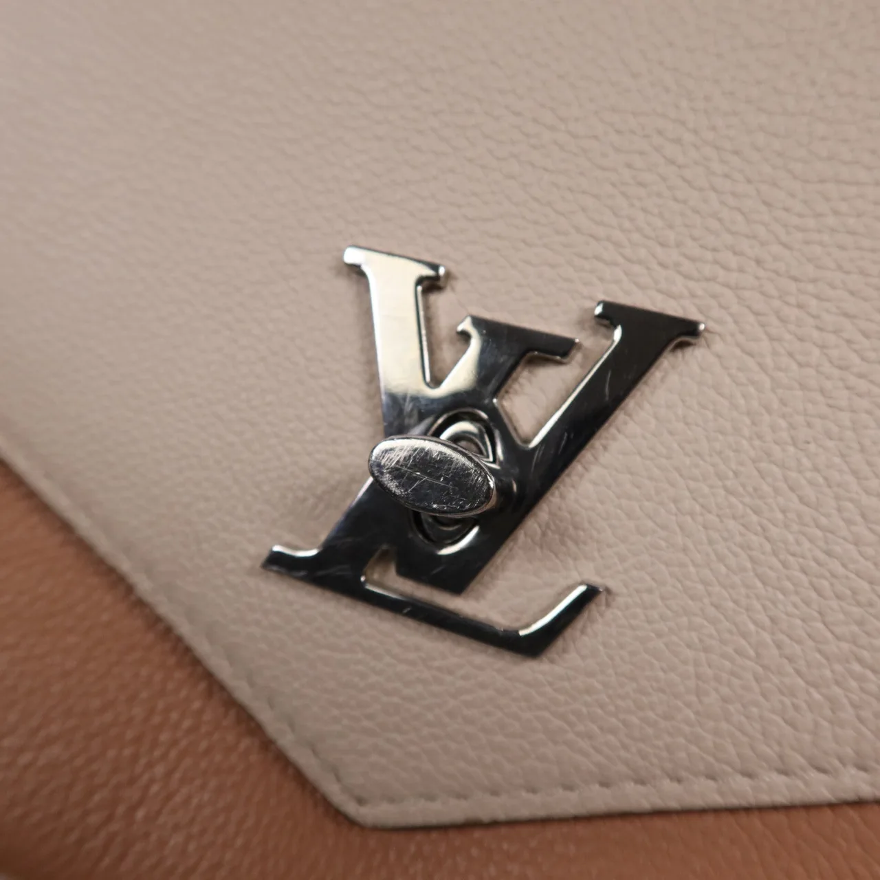 LOUIS VUITTON Lock Me M52777 肩背包 牛皮 粉色 / 紫色 / Beige/Brown 牛皮 中古品B - 縮圖 10