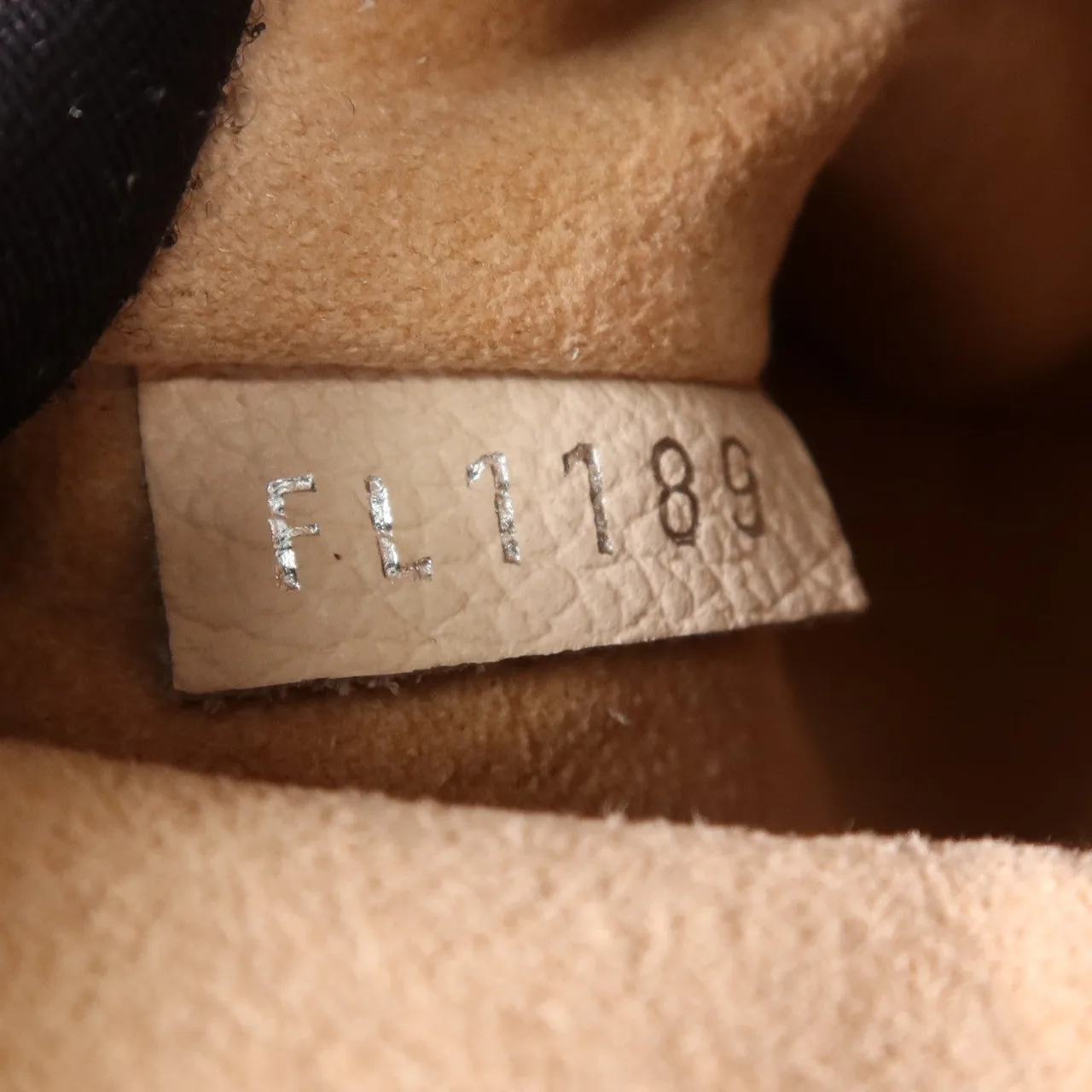 LOUIS VUITTON Lock Me M52777 肩背包 牛皮 粉色 / 紫色 / Beige/Brown 牛皮 中古品B - 縮圖 14