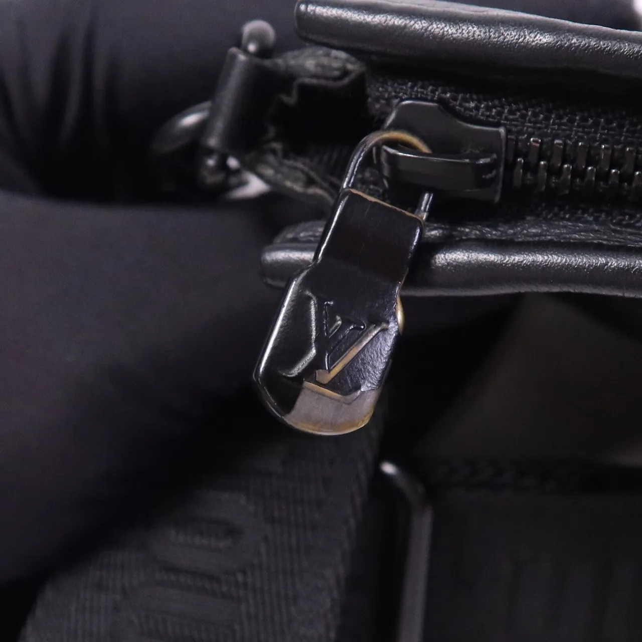 LOUIS VUITTON Gaston M81115 Shoulder Bag Leather 黑色 / Black Leather Rank B - Thumbnail 7