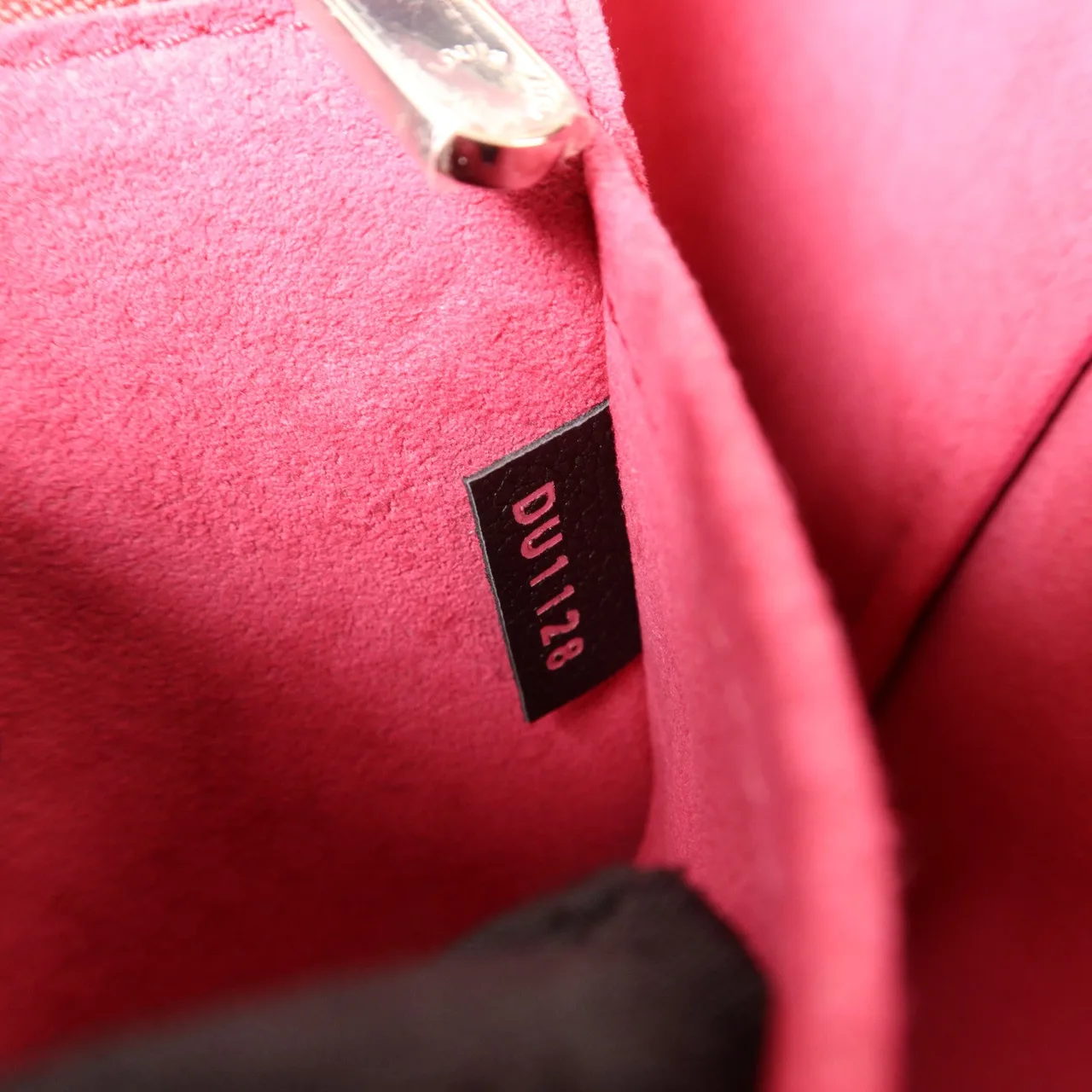 LOUIS VUITTON Lock Me M54677 Shoulder Bag Calfskin 黑色 / 粉色 / Black/Pink Calfskin Rank A - Thumbnail 7