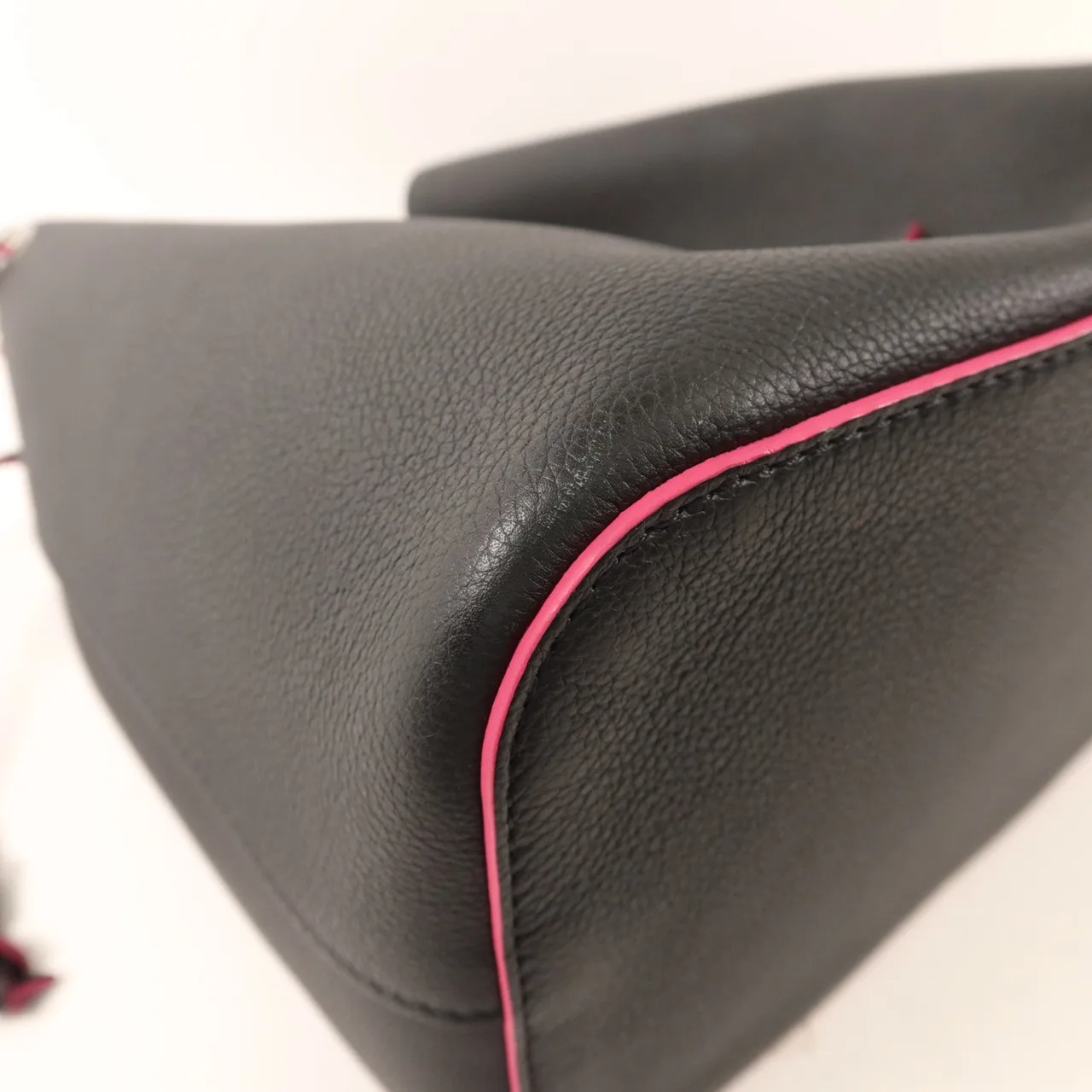 LOUIS VUITTON Lock Me M54677 Shoulder Bag Calfskin 黑色 / 粉色 / Black/Pink Calfskin Rank A - Thumbnail 13