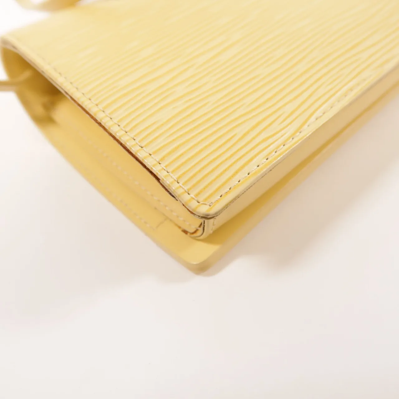 LOUIS VUITTON M5273A 肩背包 牛皮 黃色 / Vanille 牛皮 中古品B - 縮圖 13