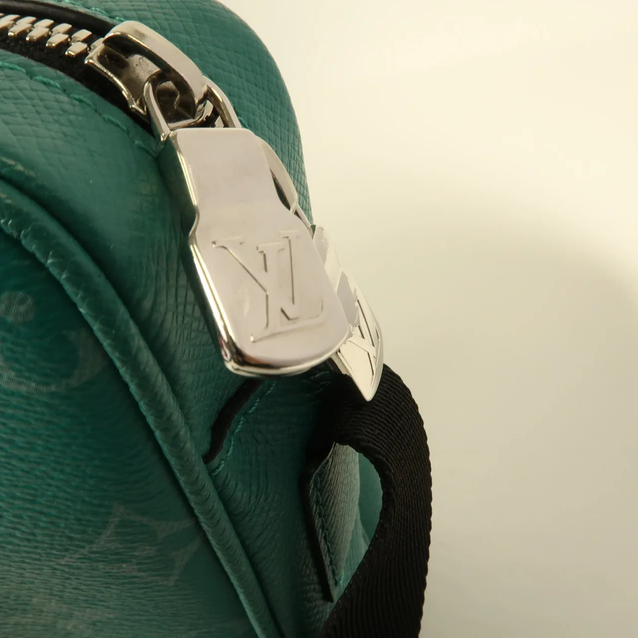 LOUIS VUITTON Outdoor Messenger M30242 肩背包 牛皮 藍色 / Green 牛皮 中古品A - 縮圖 11