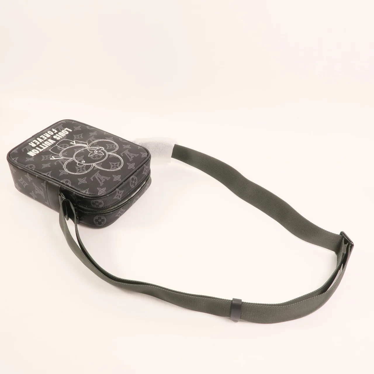 LOUIS VUITTON Vivienne M43677 Shoulder Bag Coated Canvas 黑色 / Black Coated Canvas Like New - Thumbnail 8